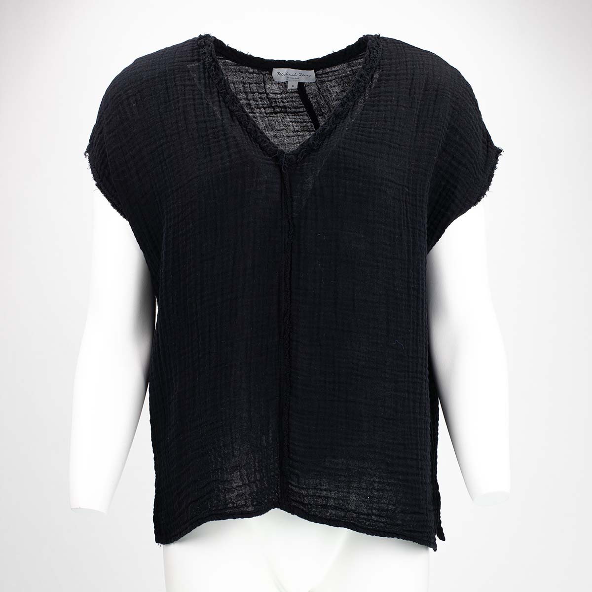 MIC_Draya_V-NeckTeeBlack_€135_1200px