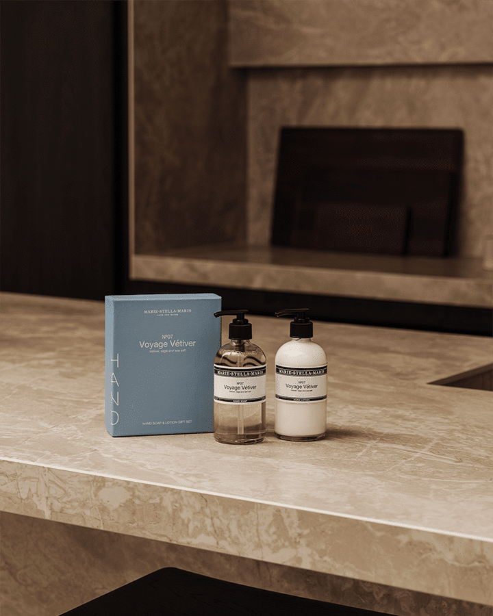 8720701162310HandGiftSetVoyageVetiver2x250mlmoodshot2768x960-min_720x