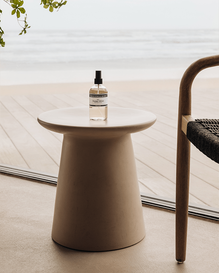 8720701162341RoomSprayVoyageVetiver250mlmoodshot1768x960-min