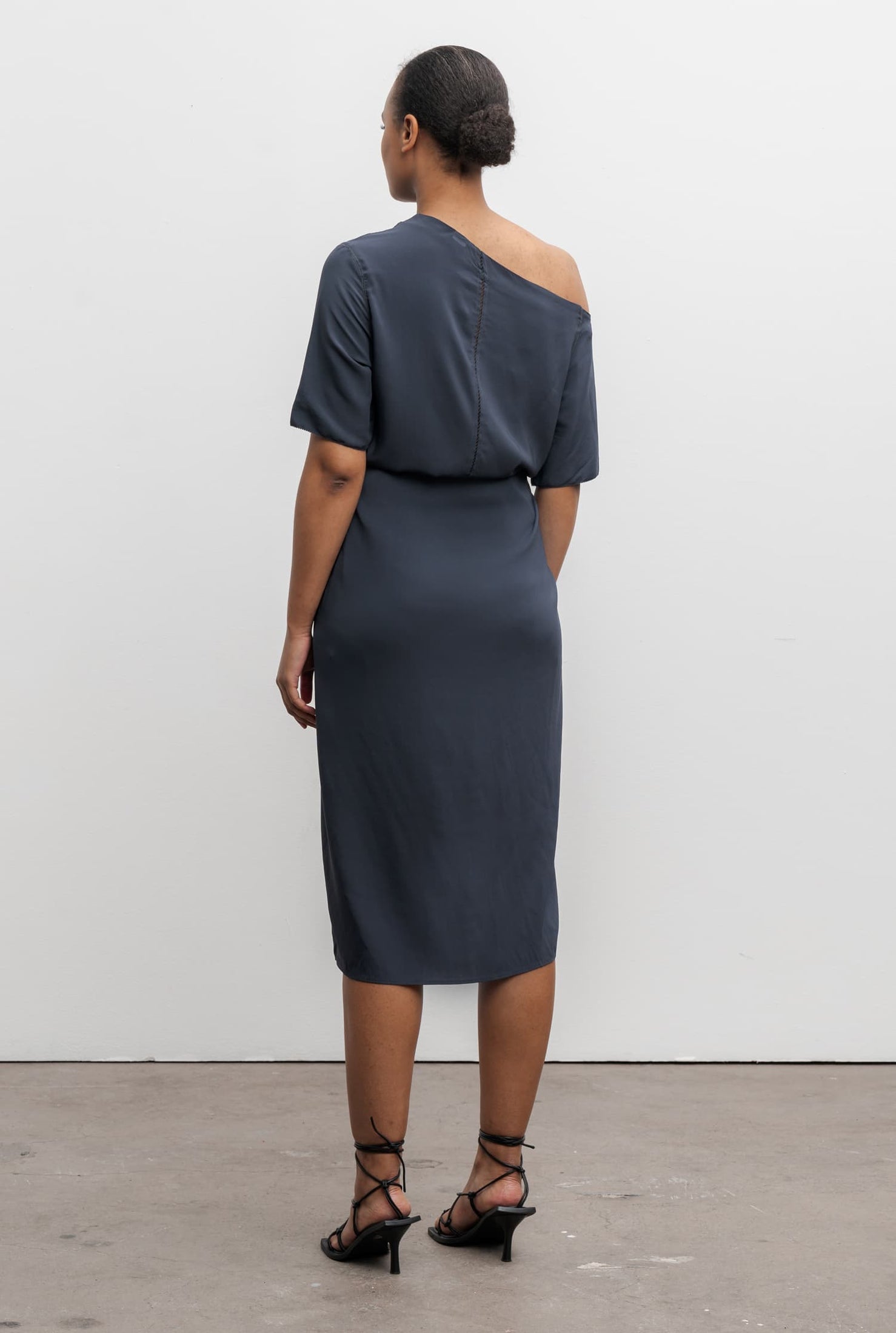 Ahlvar-Gallery_Chima-Dress_bluegrey_5