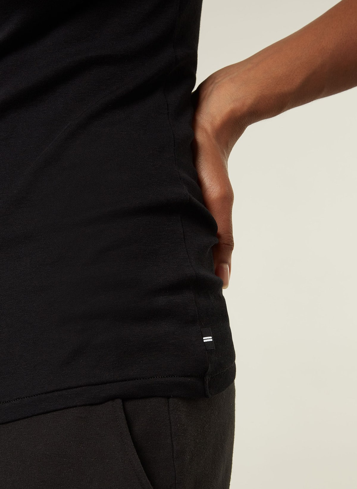 10DAYS_The-Slim-Fit-Tee_Black_1