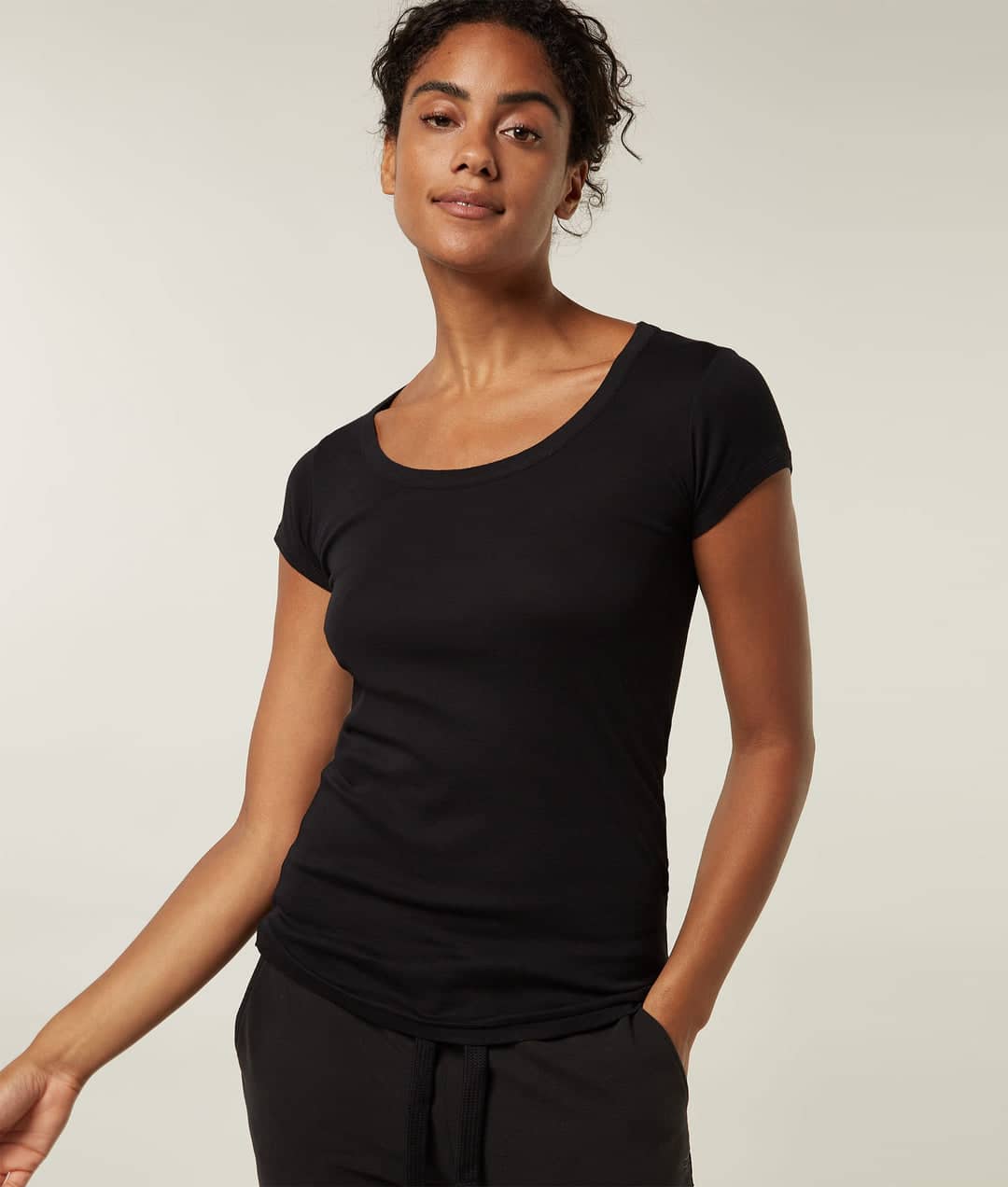 10DAYS_The-Slim-Fit-Tee_Black_3