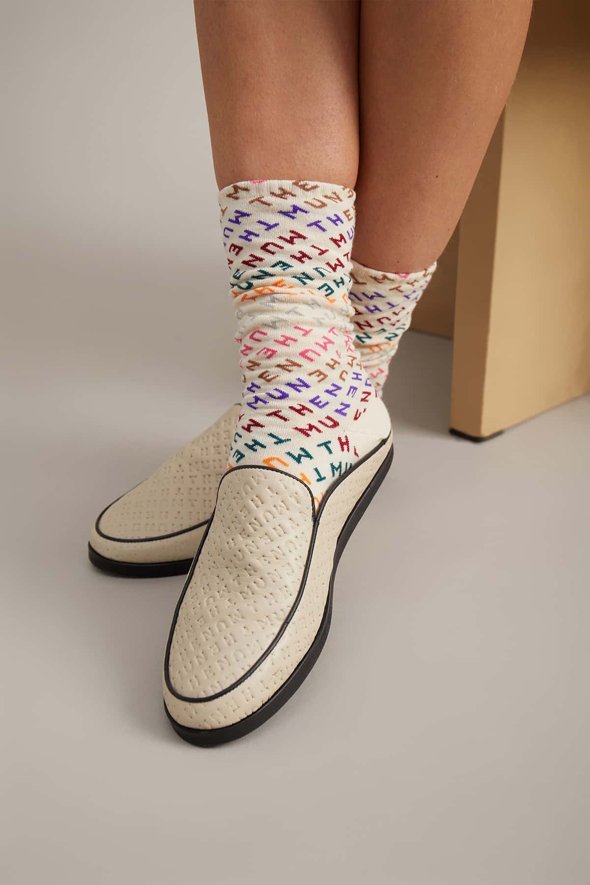 MUNTHE_GULLY-Socks_PINK_1