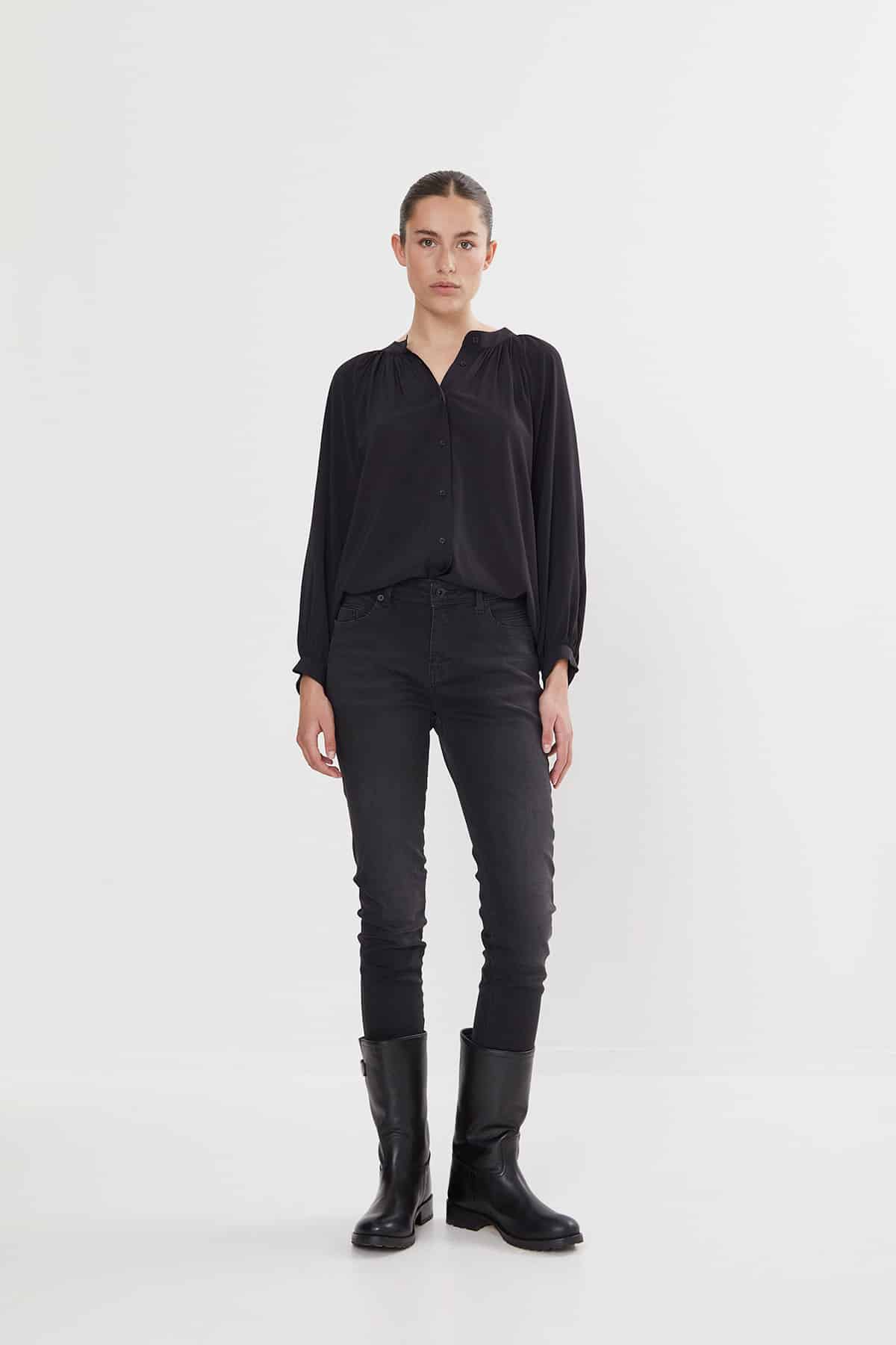 Rabens-Saloner_Buddi-shirt_11