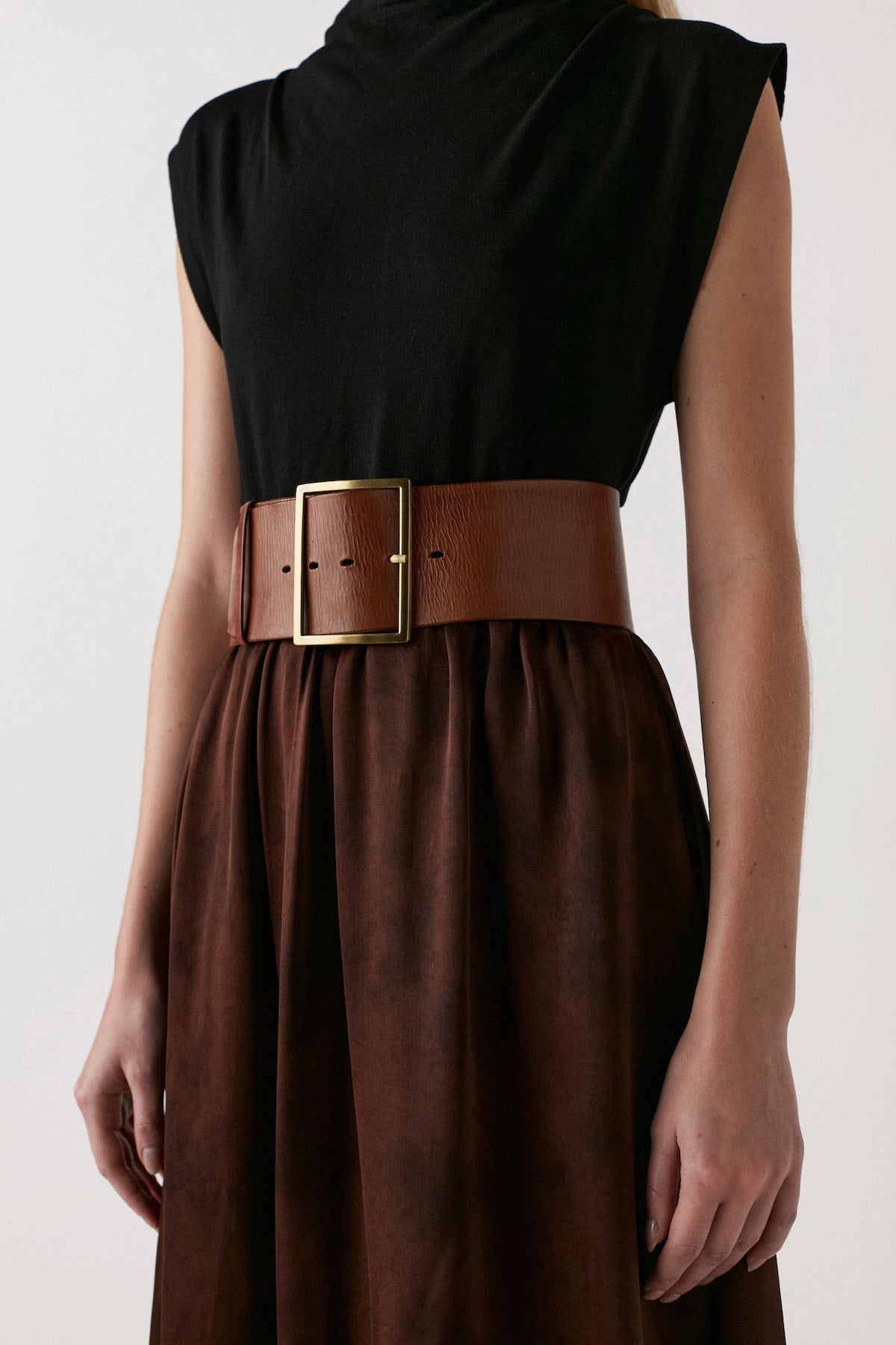 RabensSaloner_Laraib-big_belt_1