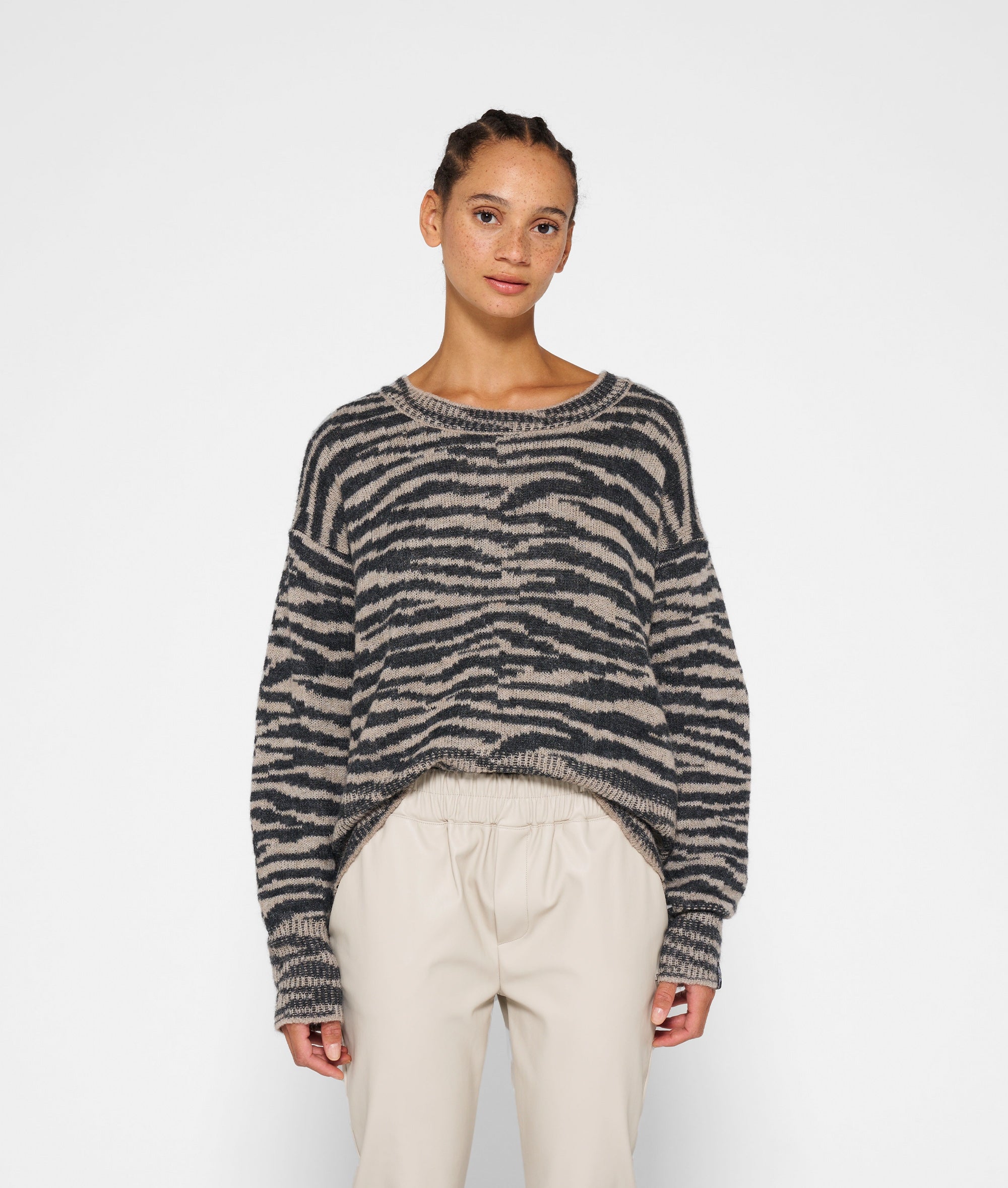 10Days_knit-sweater-zebra_1