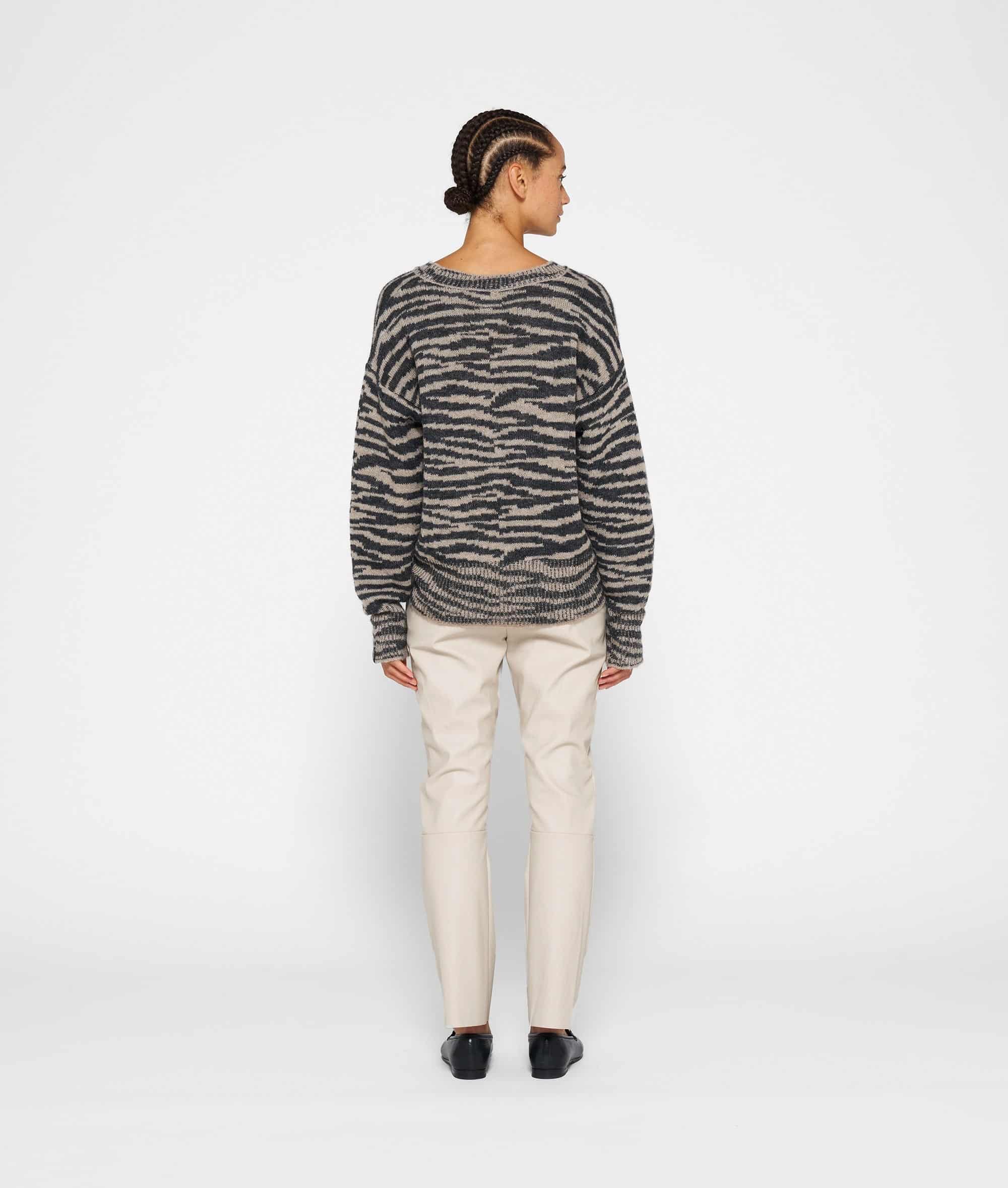 10Days_knit-sweater-zebra_3
