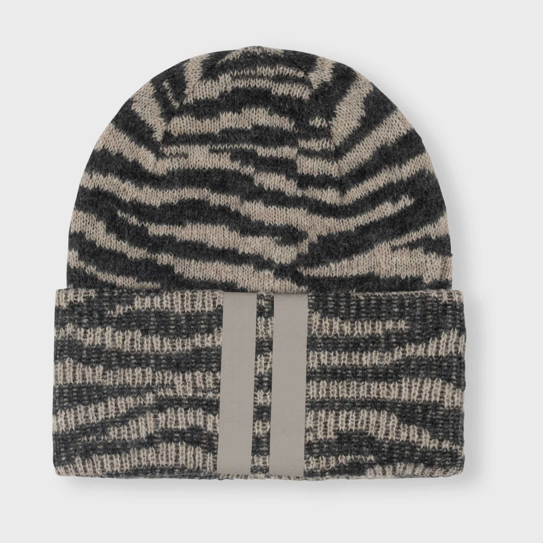 10Days_knitted-beanie-zebra