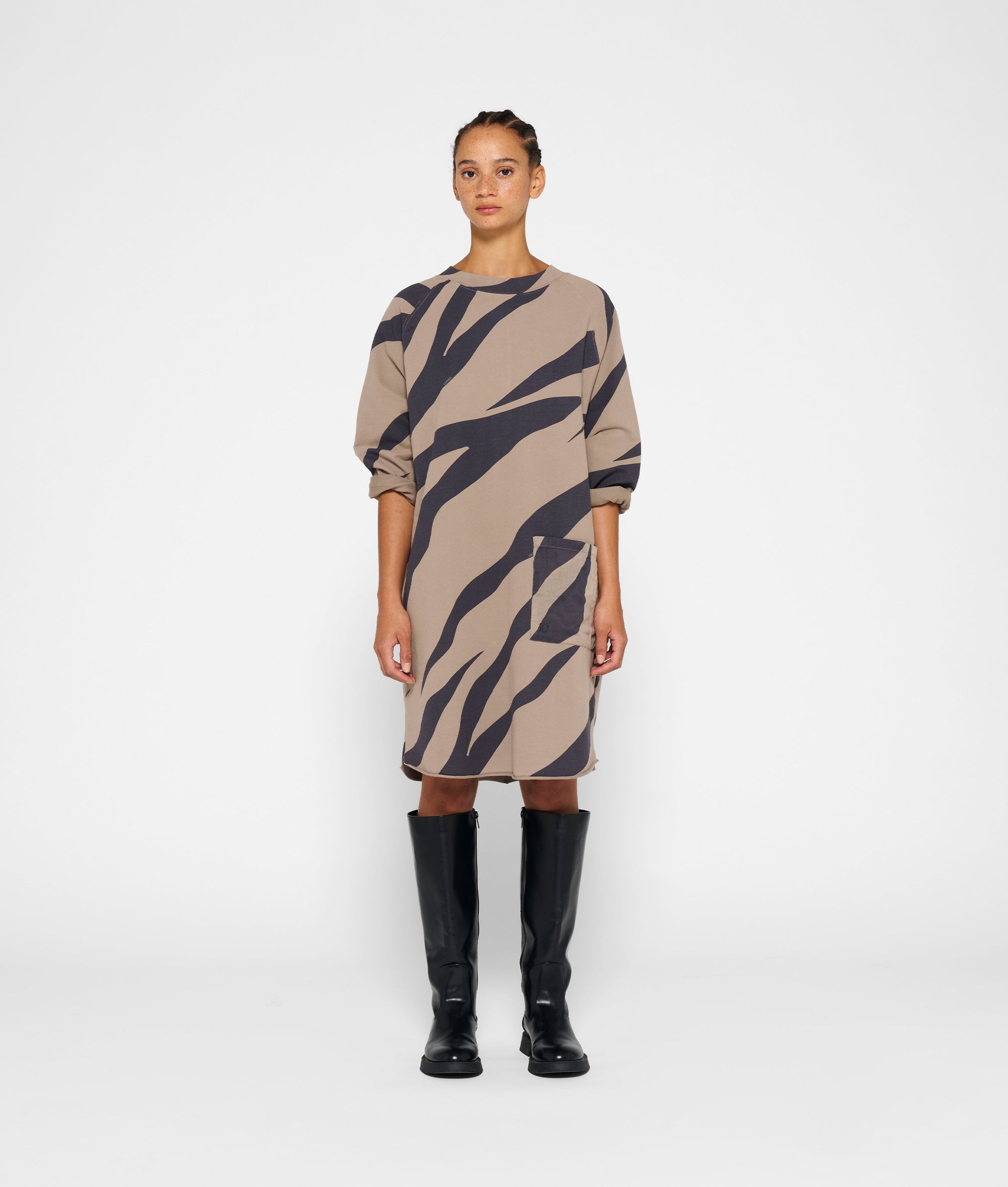 10Days_sweatdress-zebra_1