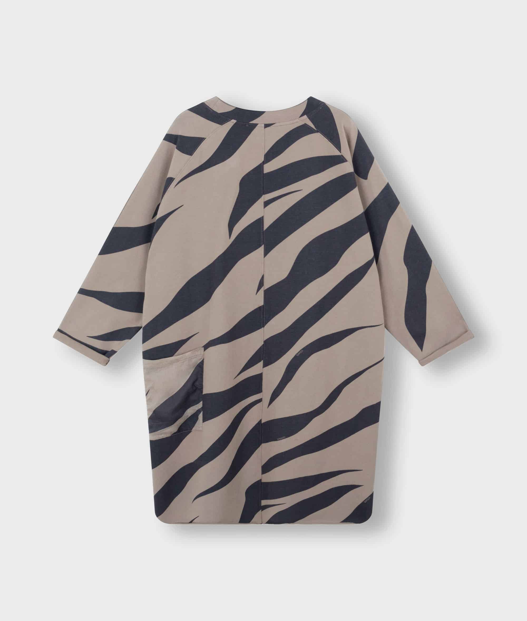 10Days_sweatdress-zebra_10
