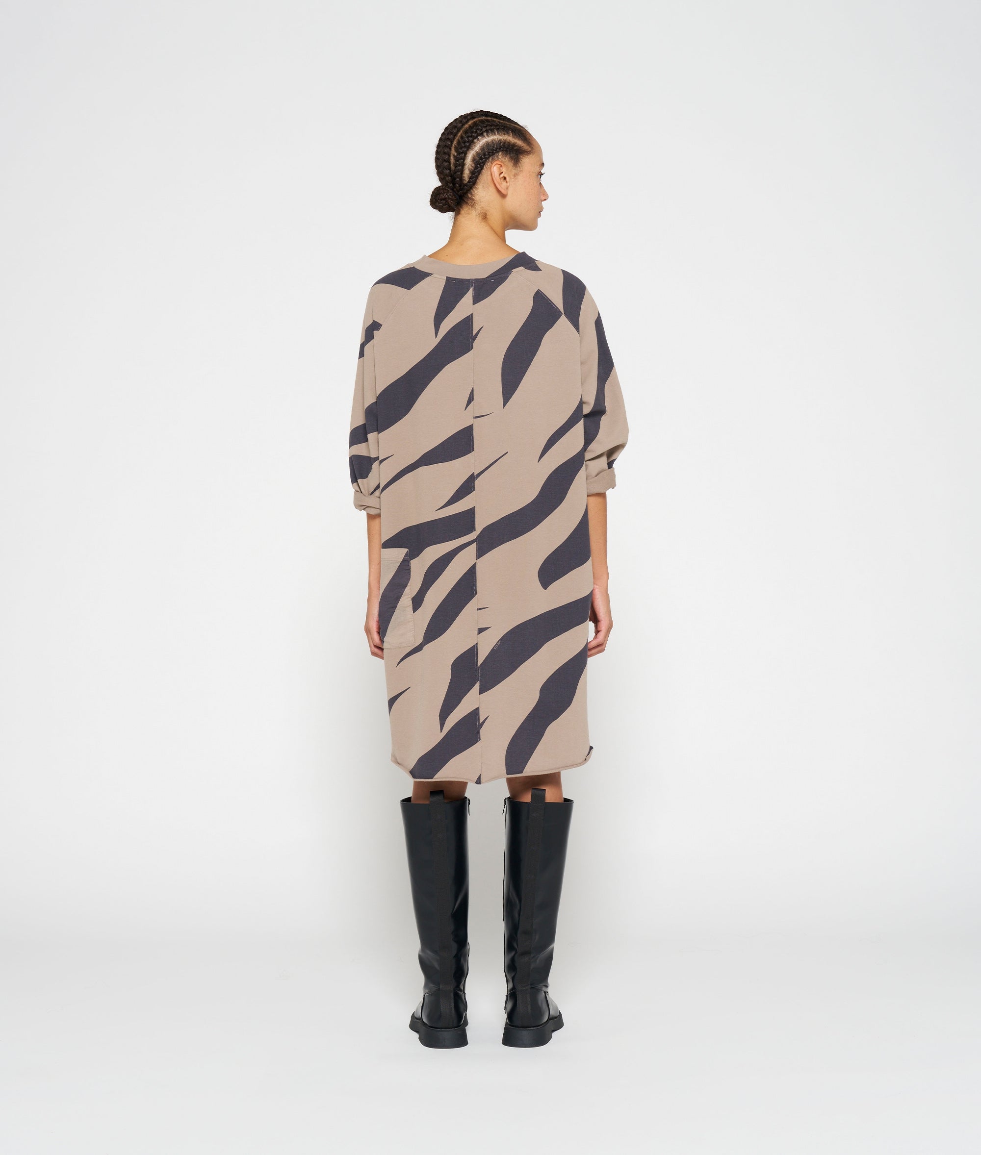 10Days_sweatdress-zebra_3