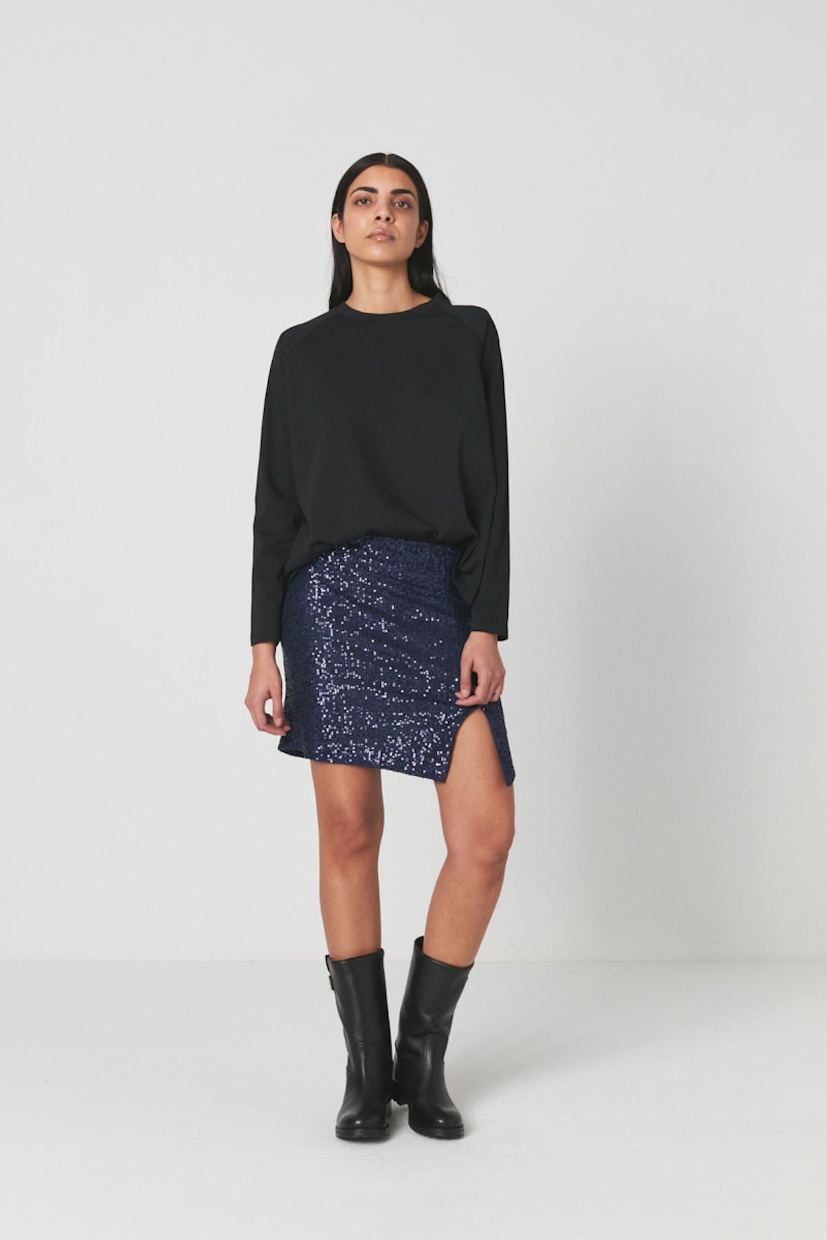 RabensSaloner_Urd-tee-Black_2