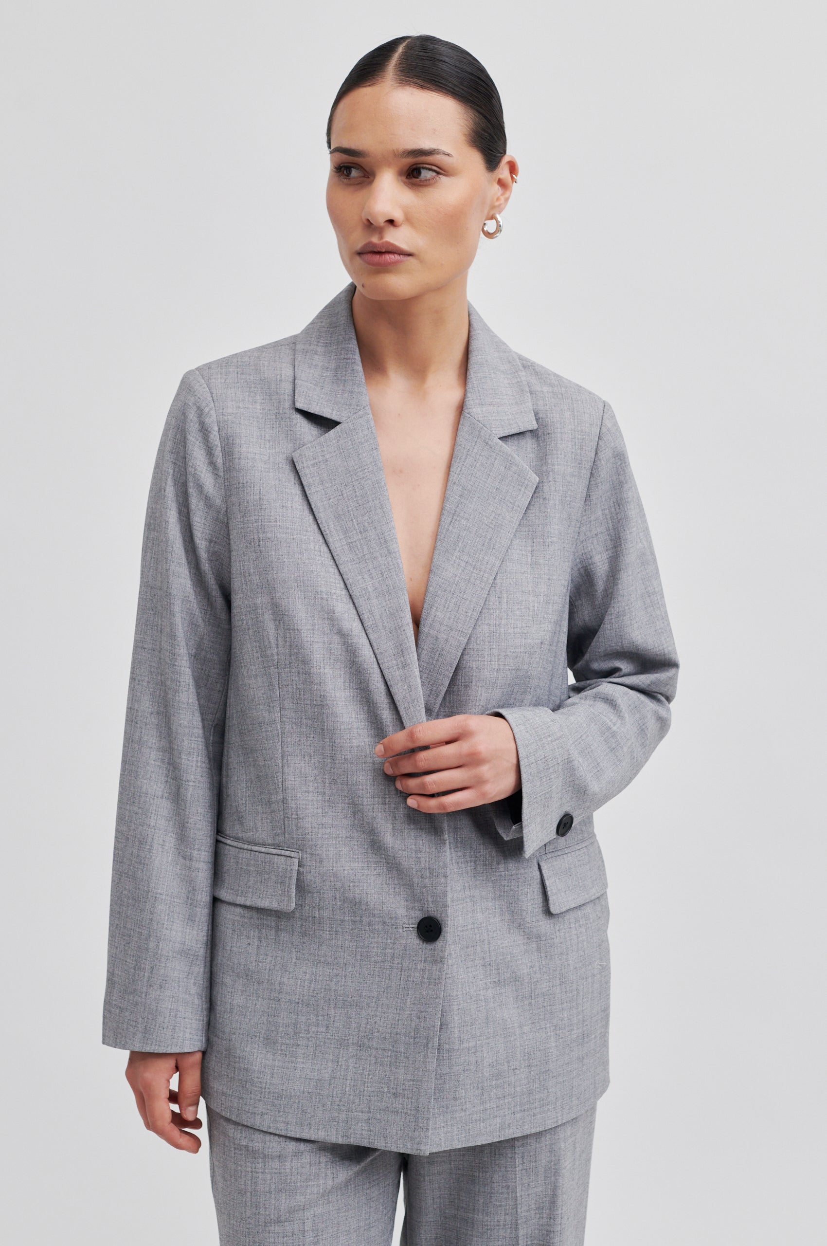 Second-Female_Evali-Classic-Blazer_1