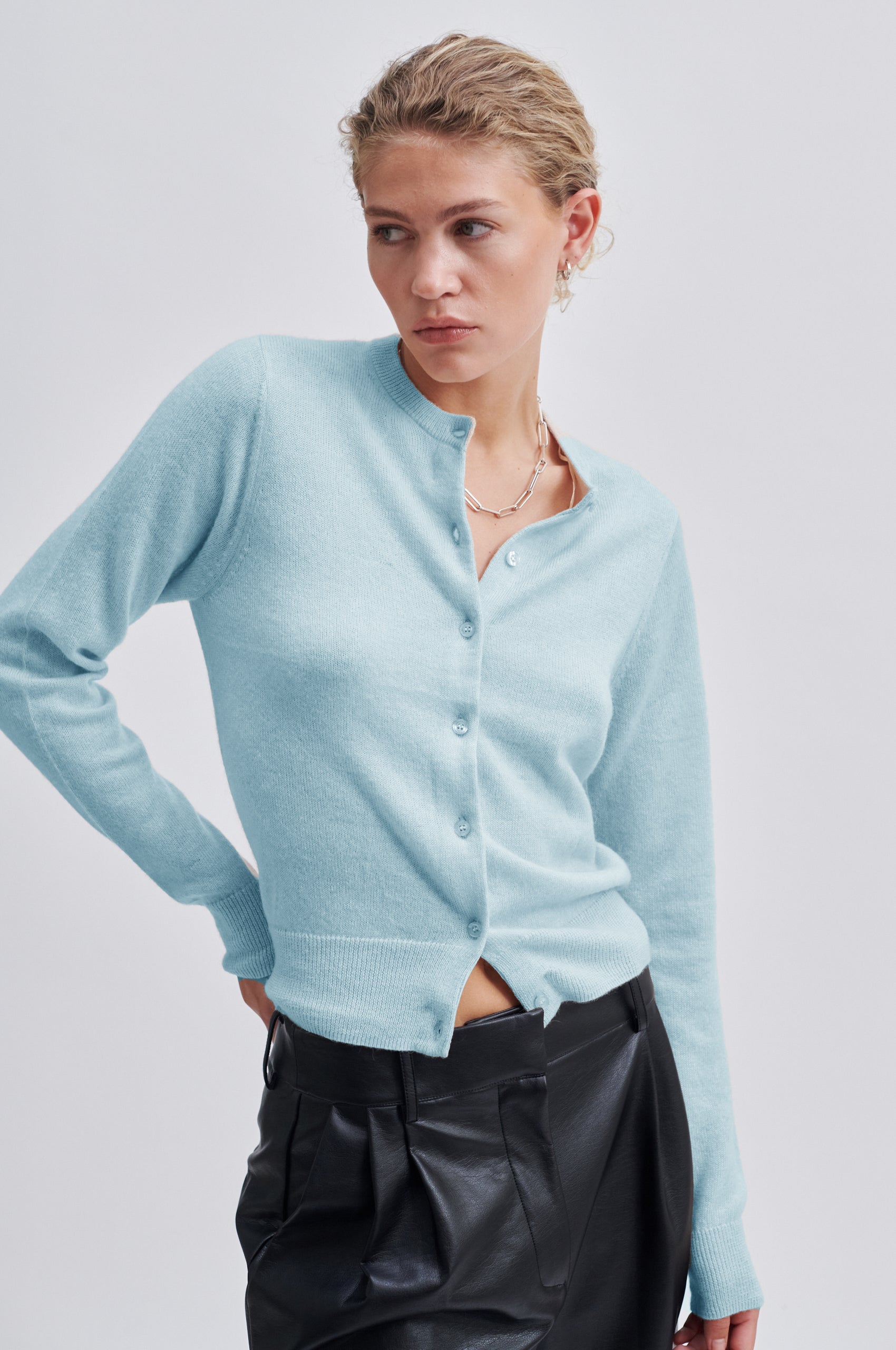 SecondFemale-Gabrielle-Cardigan_2