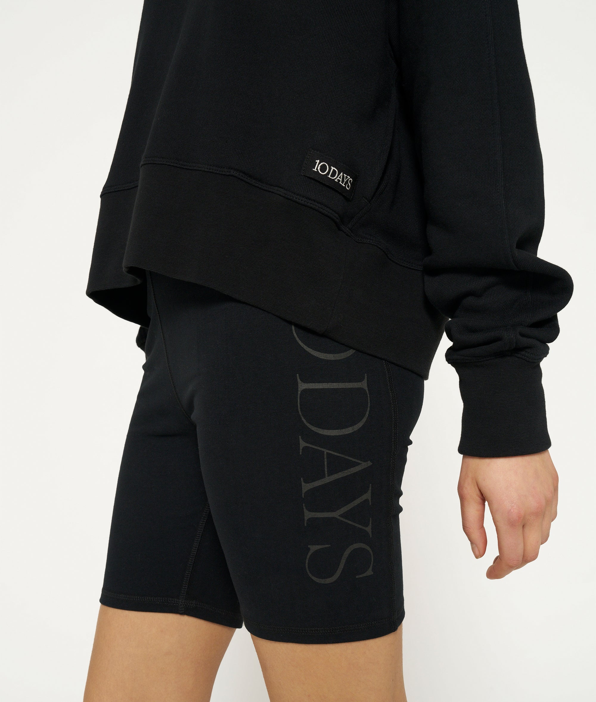 10DAYS_Cropped-hoodie-black_2