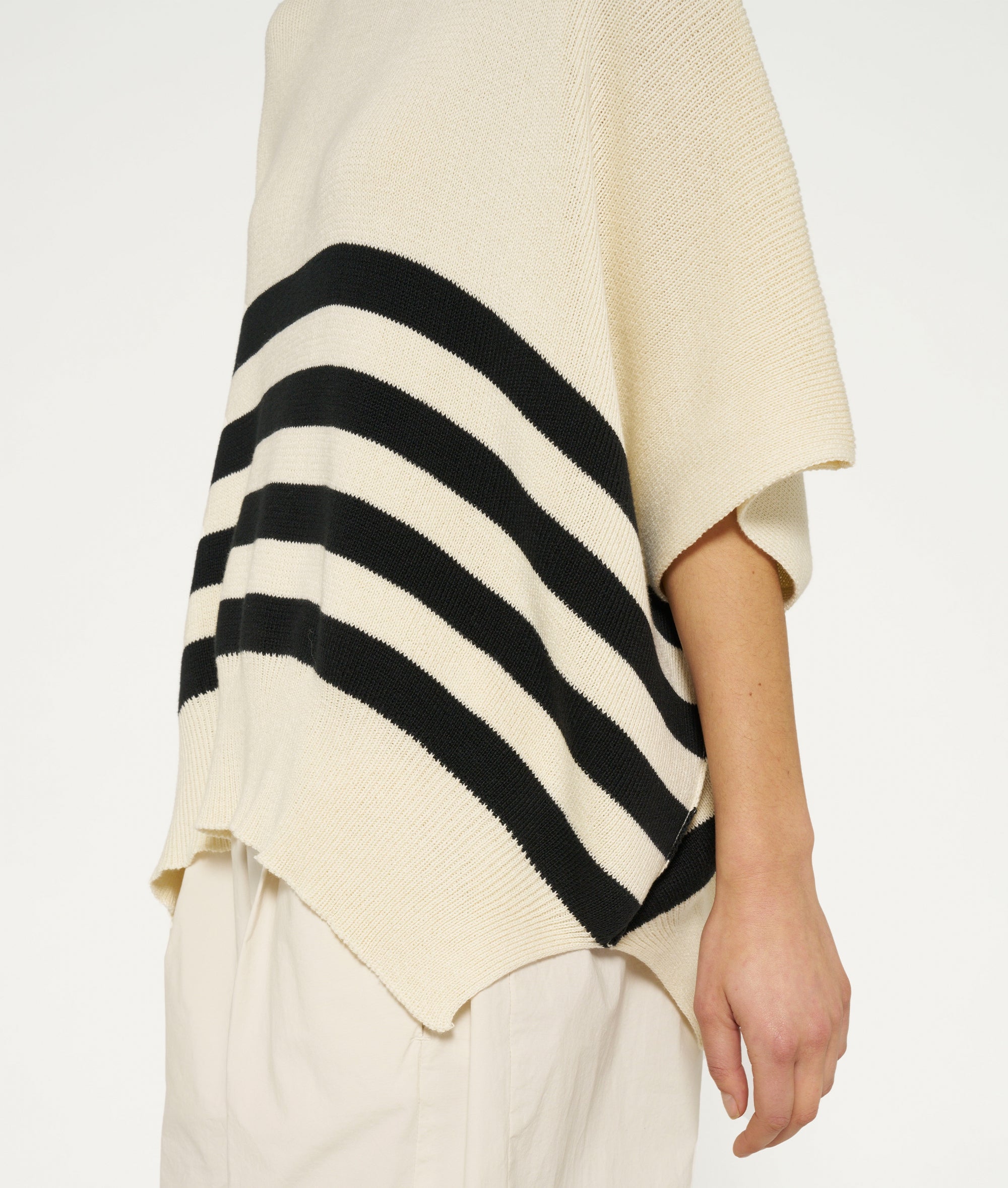 10Days_Sleeveless-sweater-stripes_4