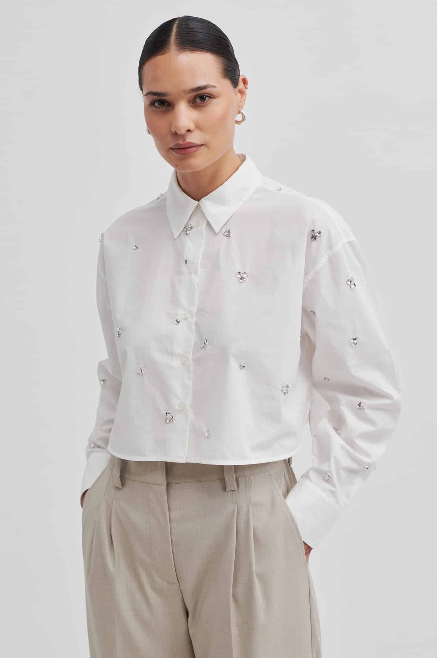 Second-Female_Calli-shirt-white_1