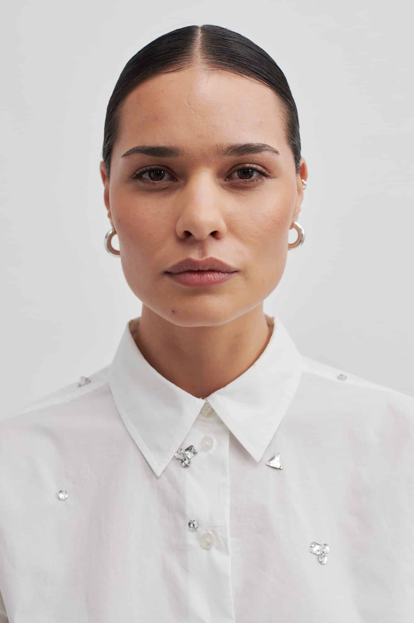 Second-Female_Calli-shirt-white_2
