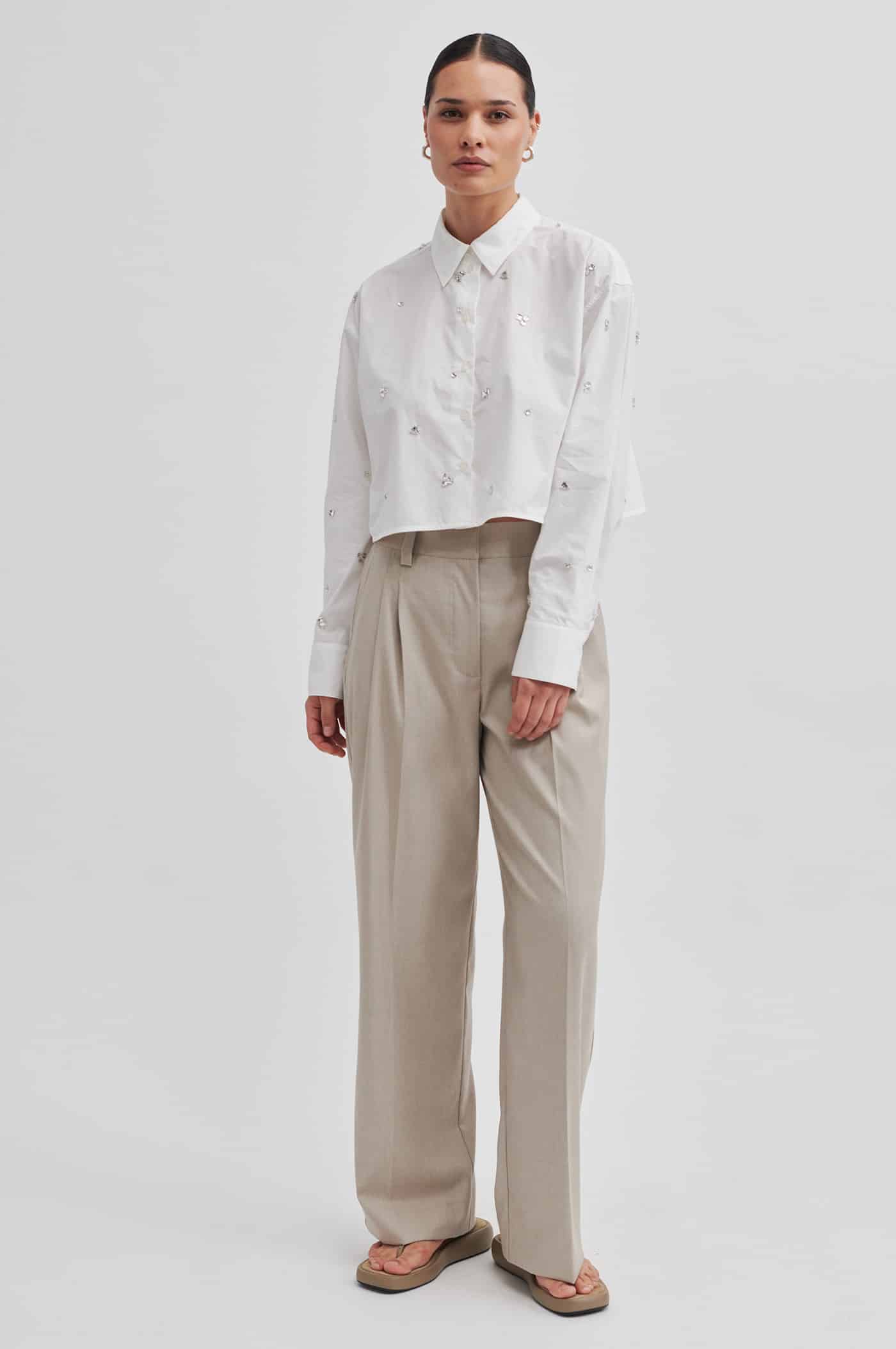 Second-Female_Calli-shirt-white_4