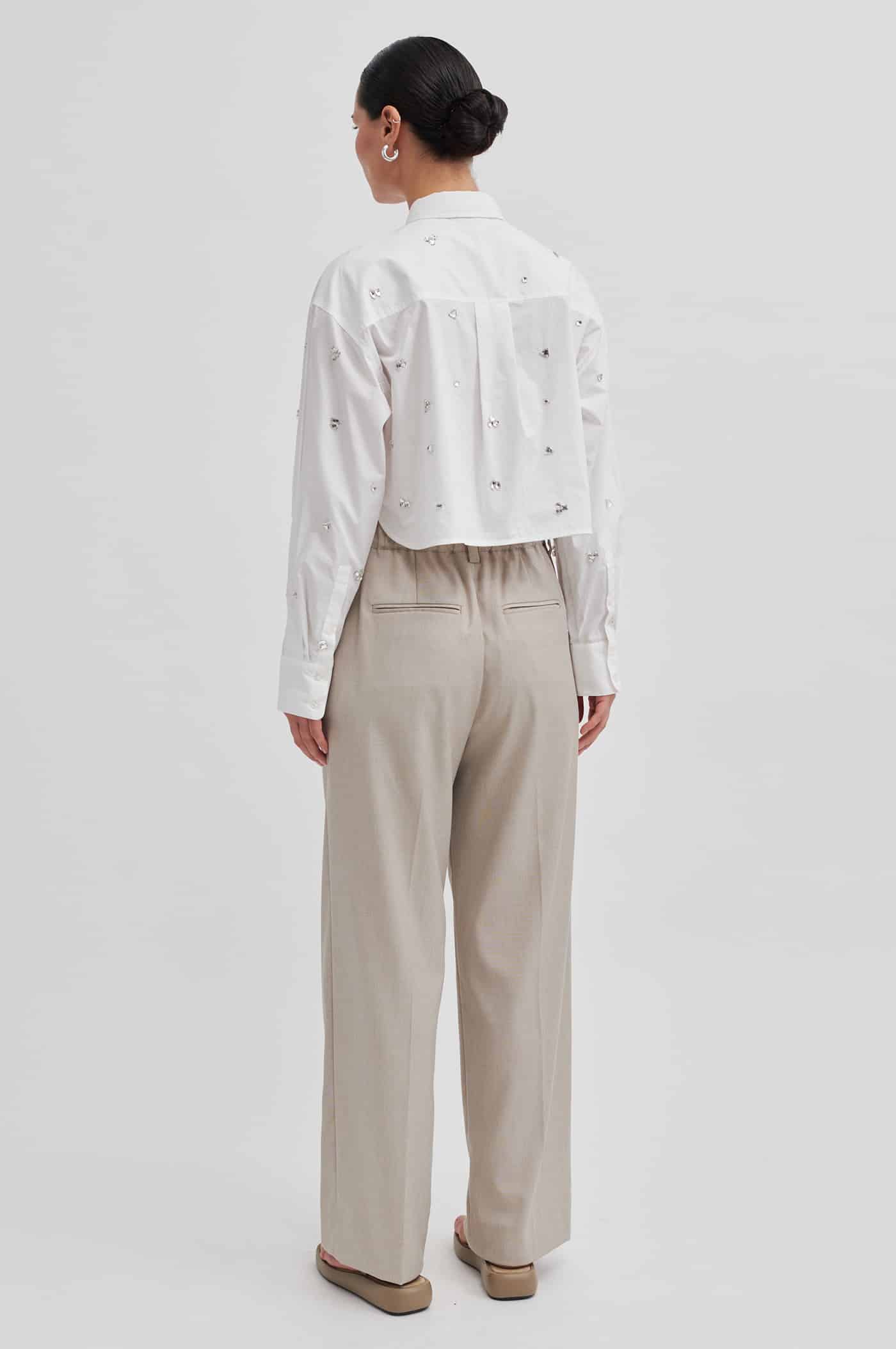 Second-Female_Calli-shirt-white_5