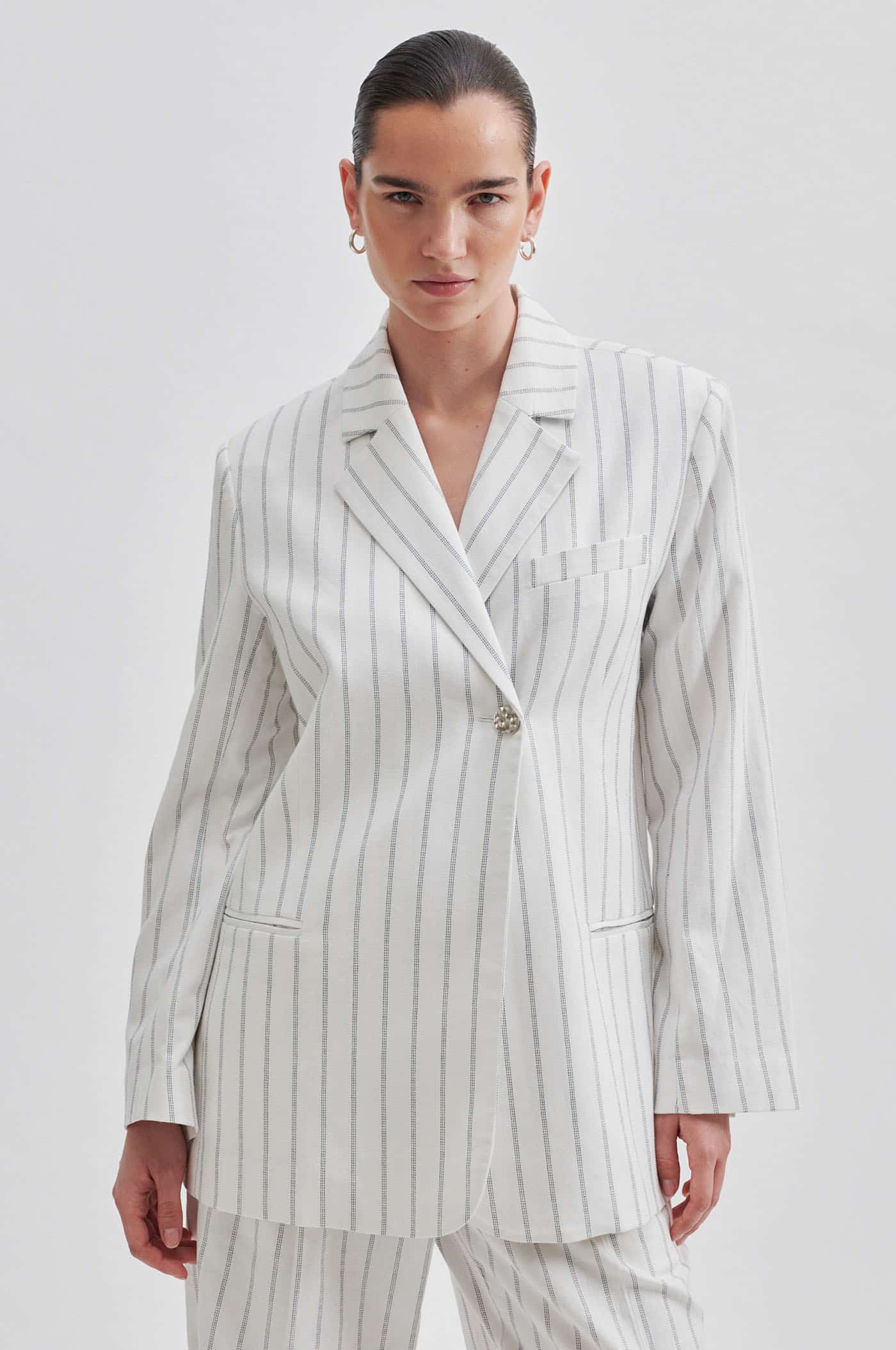 Second-Female_ESANA_BLAZER_SNOW_WHITE_1