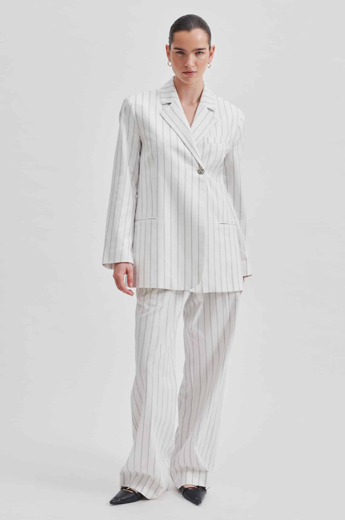 Second-Female_ESANA_BLAZER_SNOW_WHITE_4