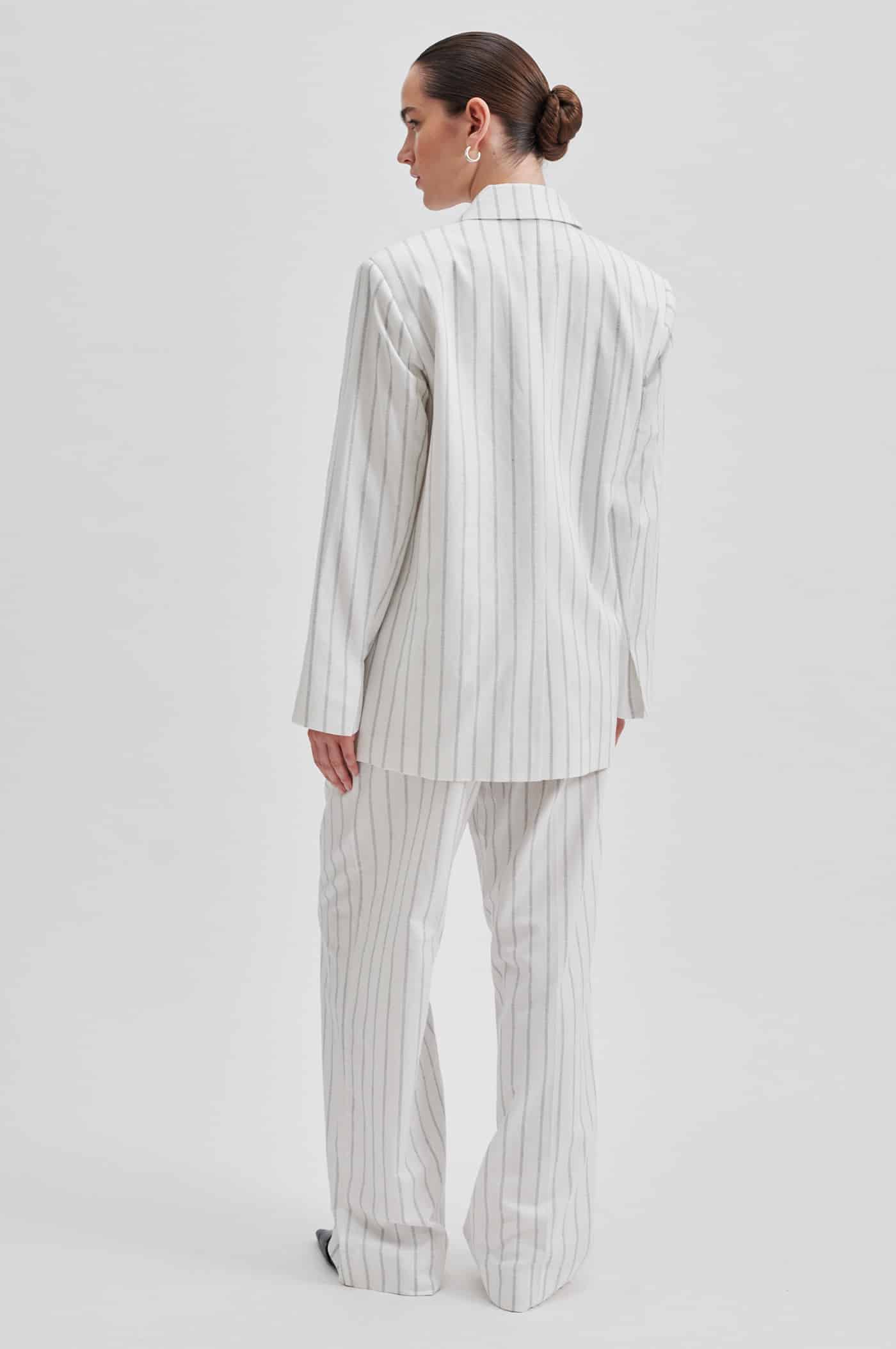 Second-Female_ESANA_BLAZER_SNOW_WHITE_5