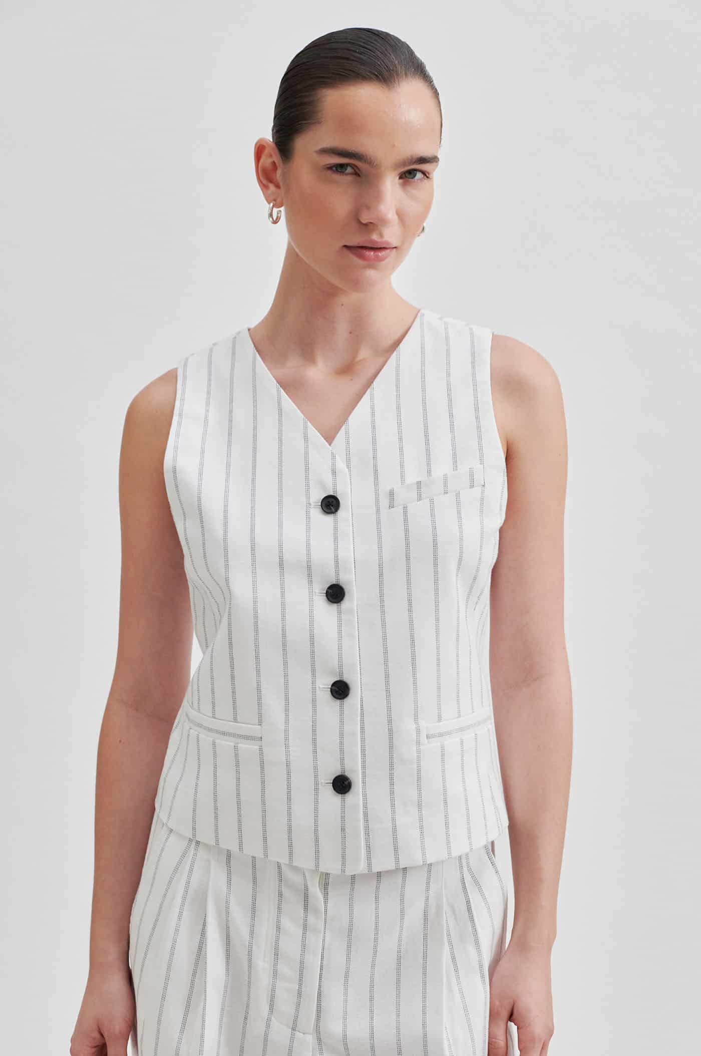 Second-Female_ESANA_WAISTCOAT_SNOW_WHITE_1