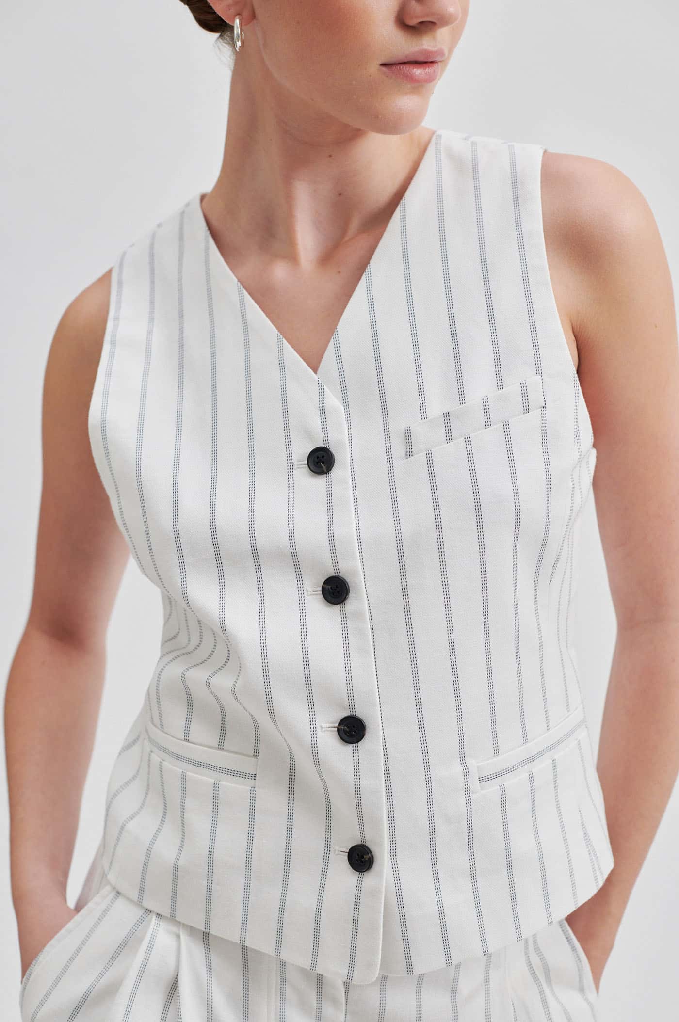 Second-Female_ESANA_WAISTCOAT_SNOW_WHITE_2