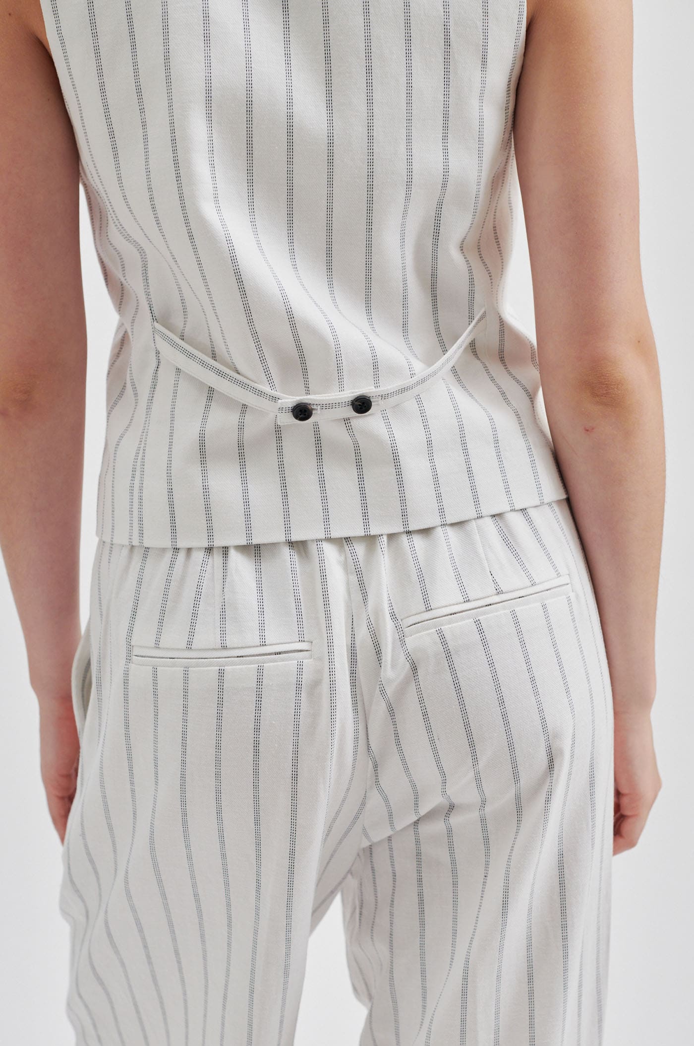 Second-Female_ESANA_WAISTCOAT_SNOW_WHITE_3