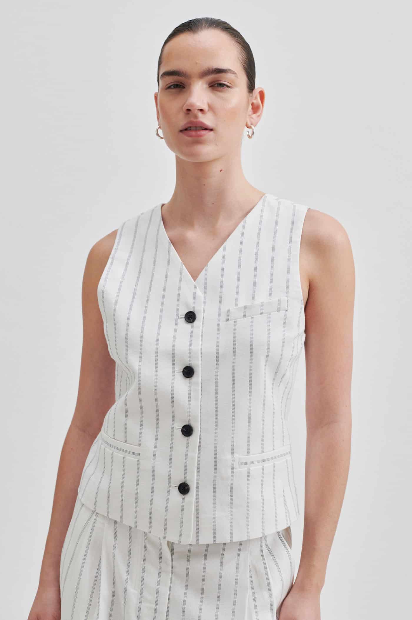 Second-Female_ESANA_WAISTCOAT_SNOW_WHITE_4