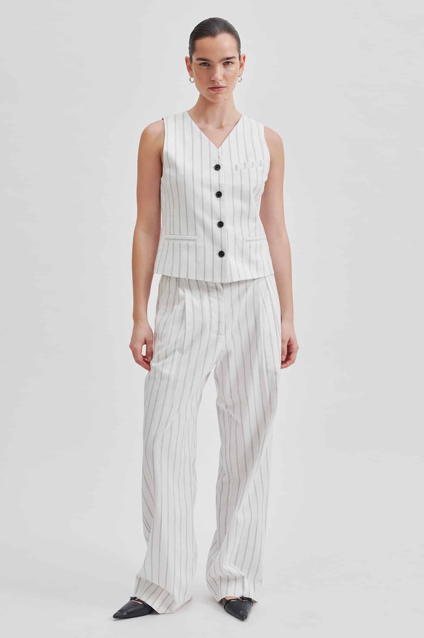Second-Female_ESANA_WAISTCOAT_SNOW_WHITE_5