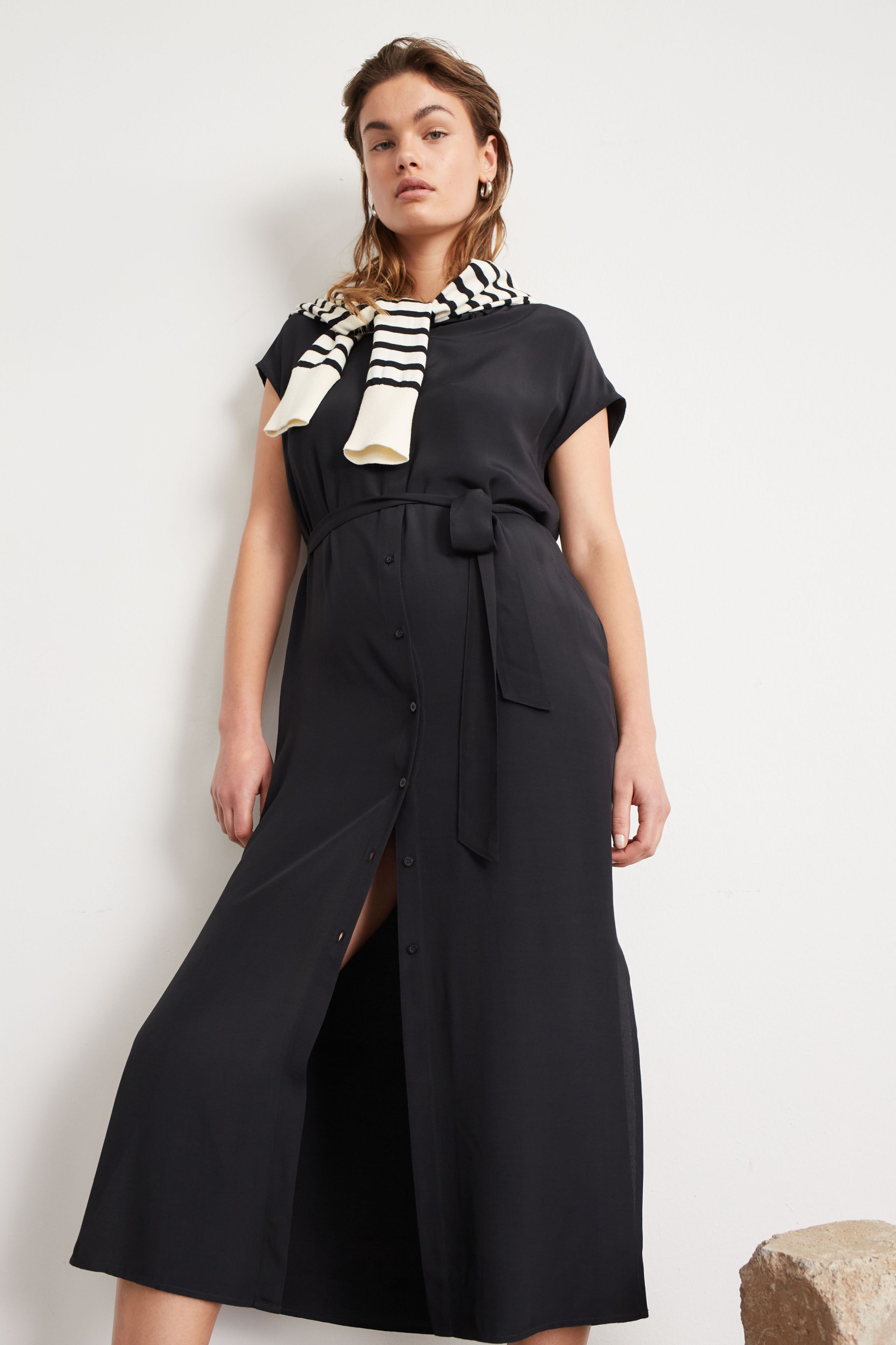 Oui_Sleeveless-dress_Black_7
