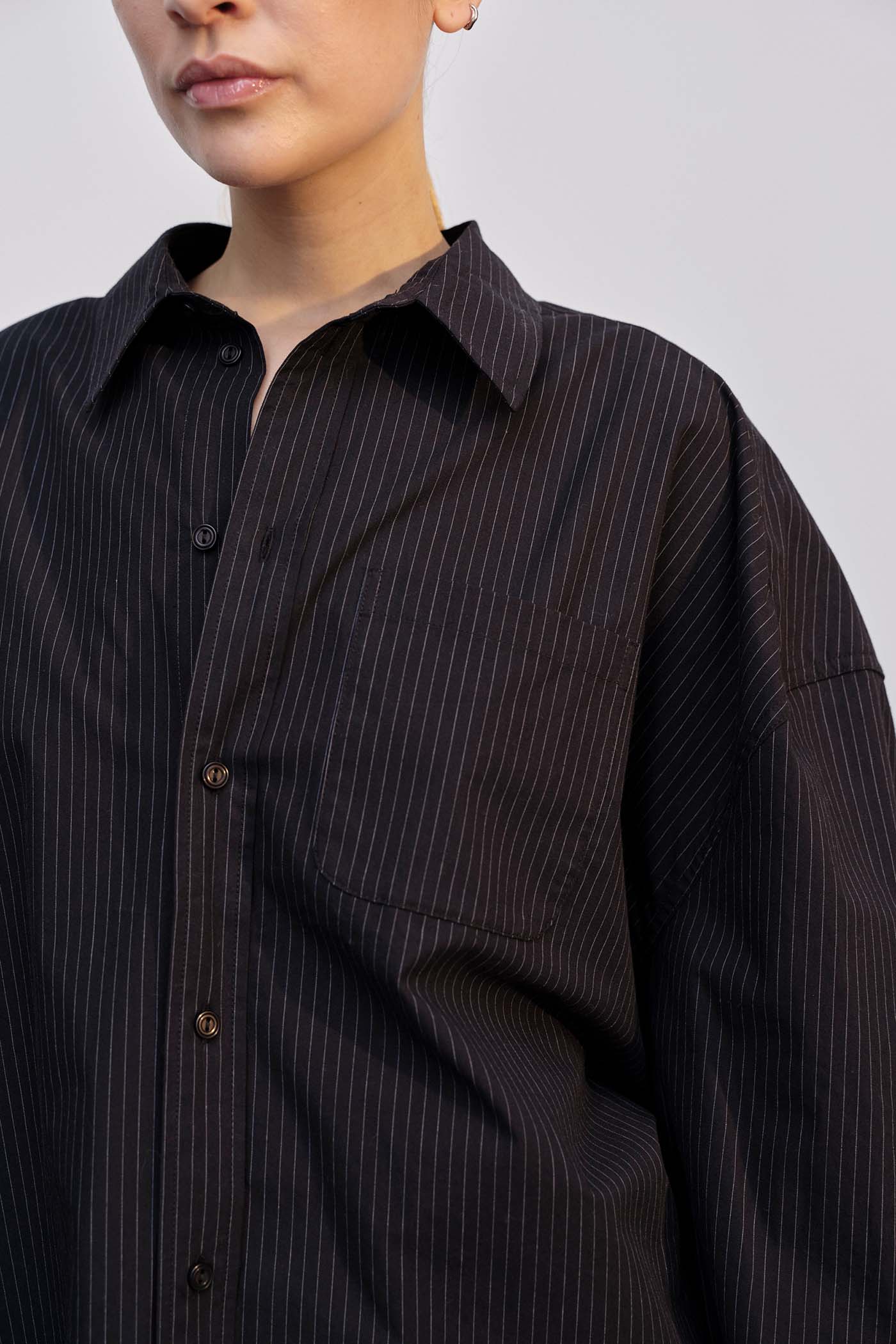 Herskind_Lex-Shirt_Pinstripe-Black_4