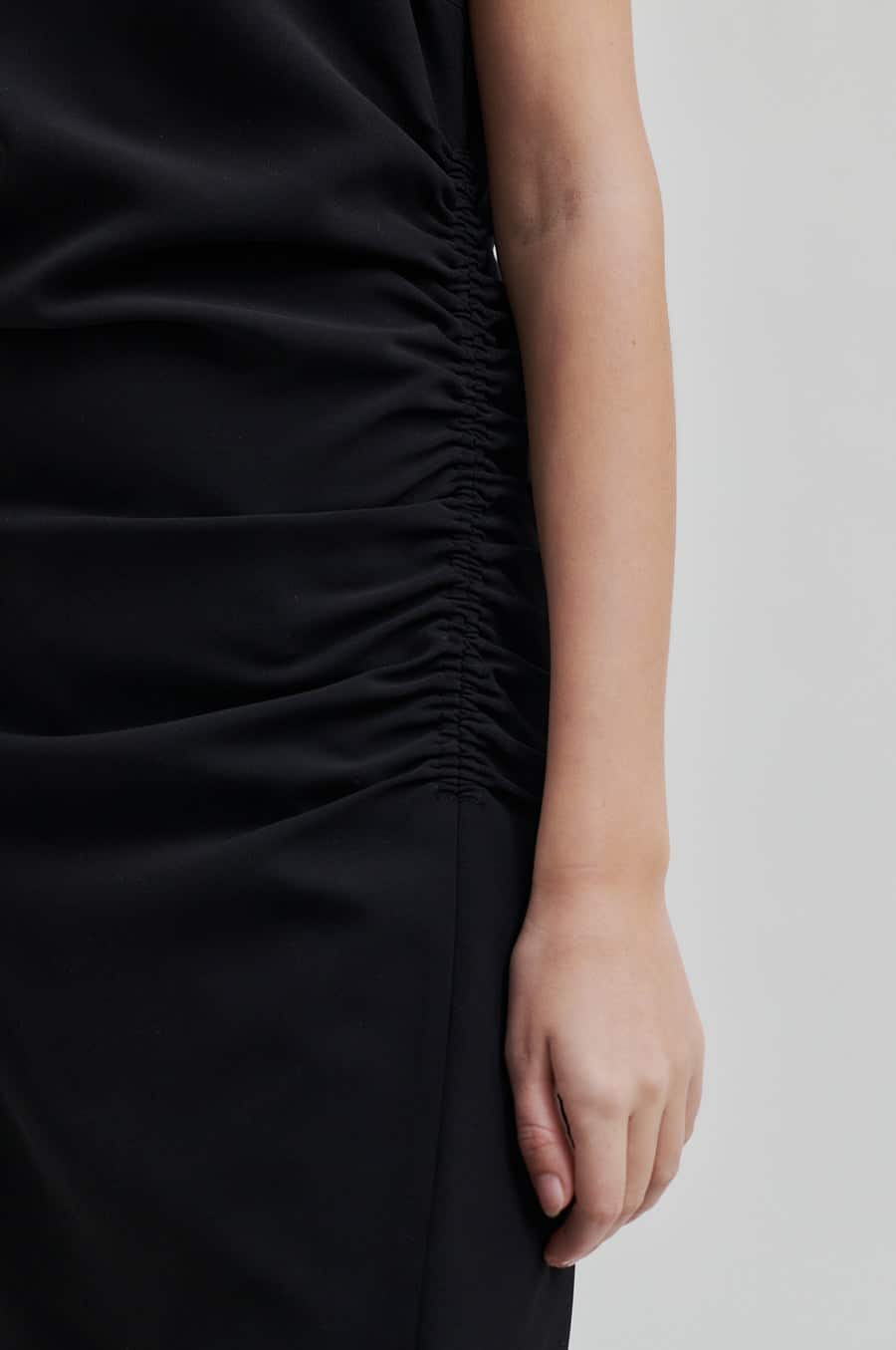 Second-female_Angeles-Dress_3