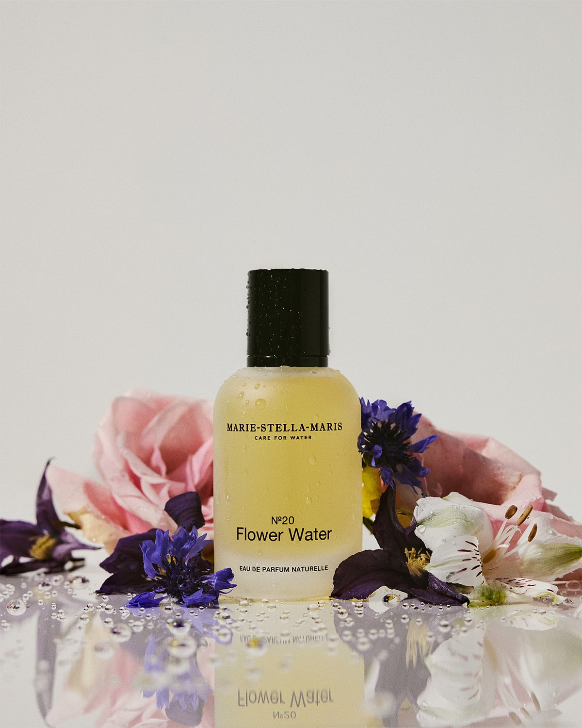 Eau_de_Parfum_Naturelle_campaignshot_33_768x960_835e242e-8db8-4d0f-b75c-b495f66b43da