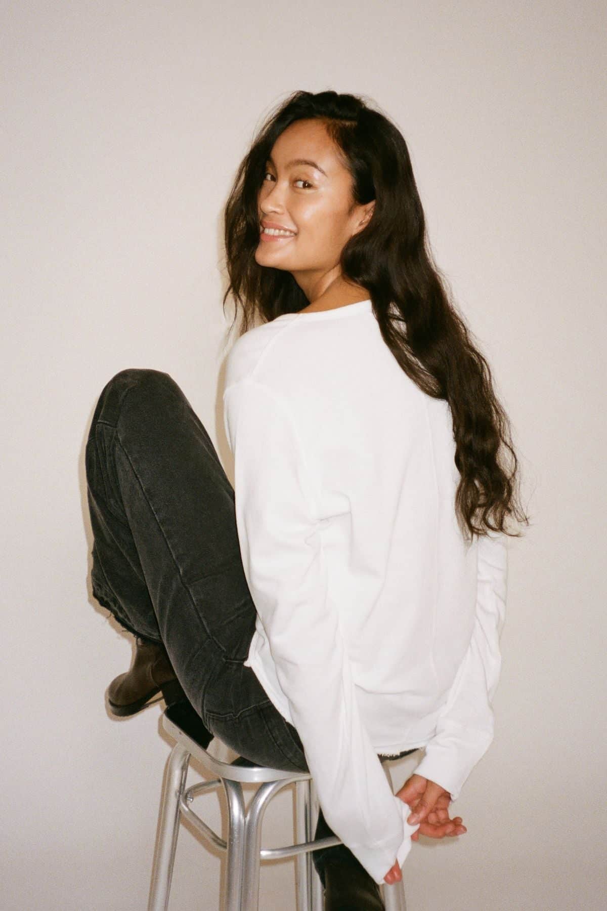 Rabens-Salonher_Light-stretch-crew-neck-top_Hila_White_2