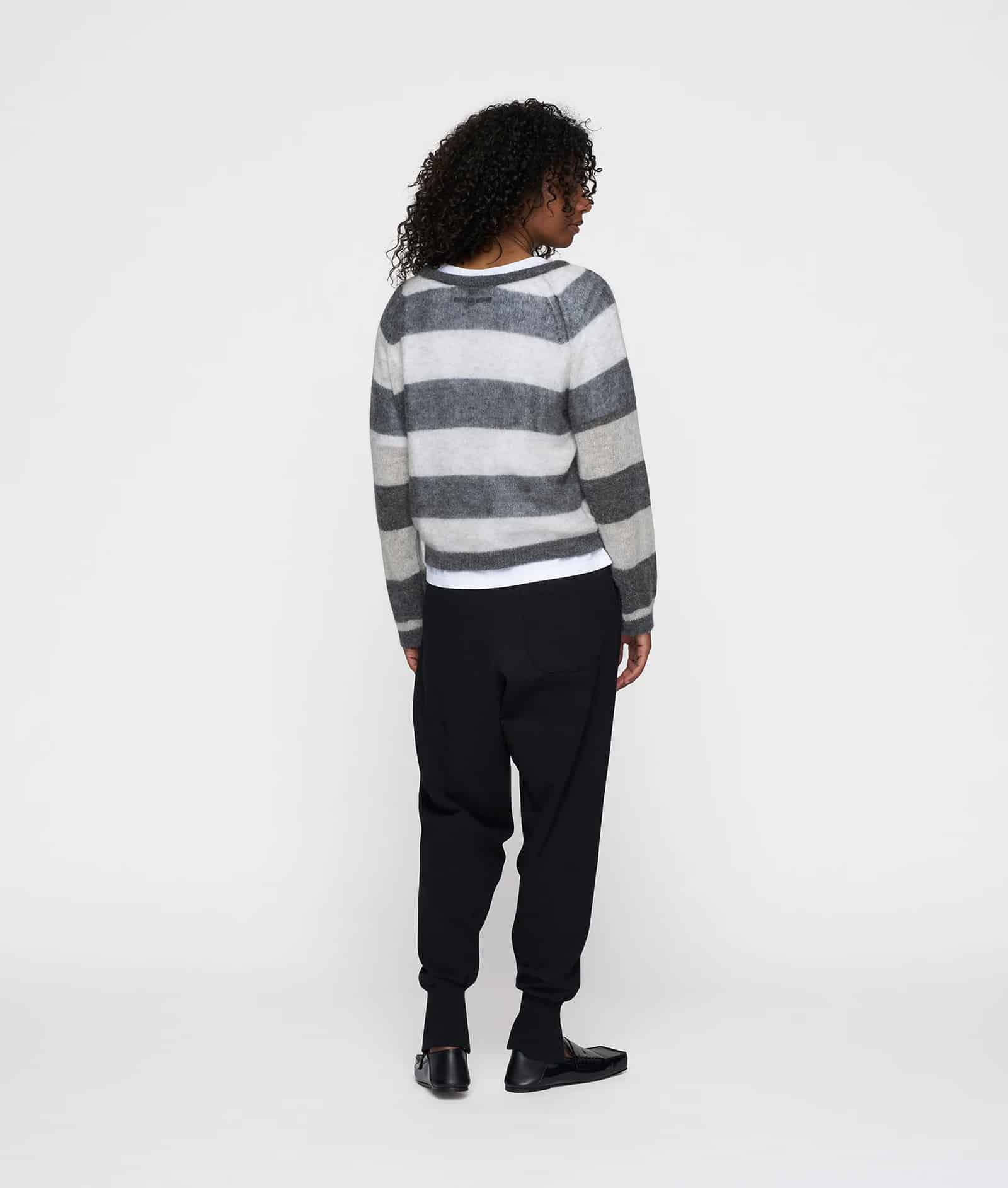10DAYS_THIN-KNIT-SWEATER_3