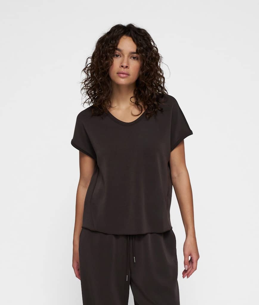 10DAYS_V-neck-tee-scuba_1