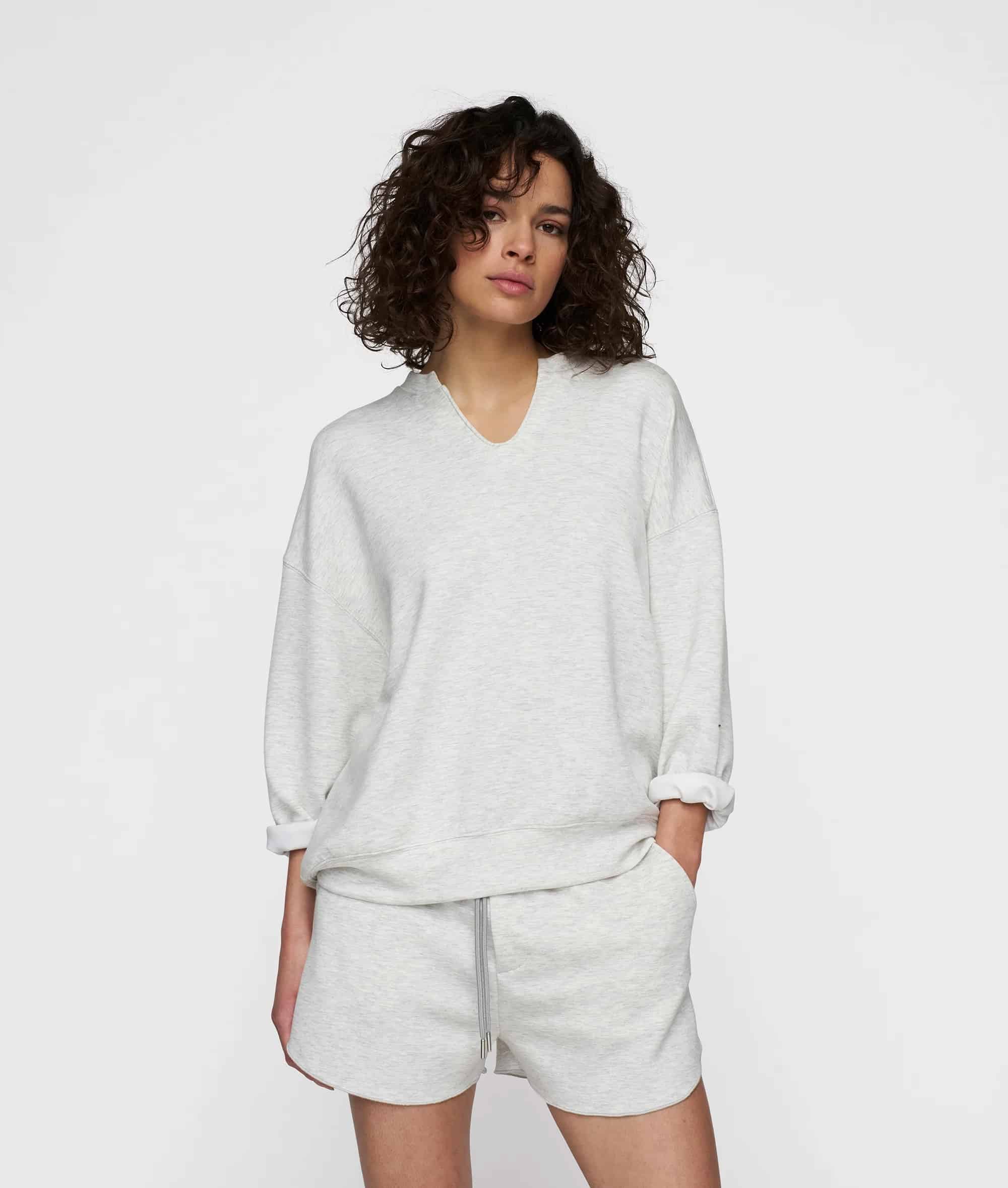 10DAYS_Soft-SCUBA-V-NECK-sweater_1