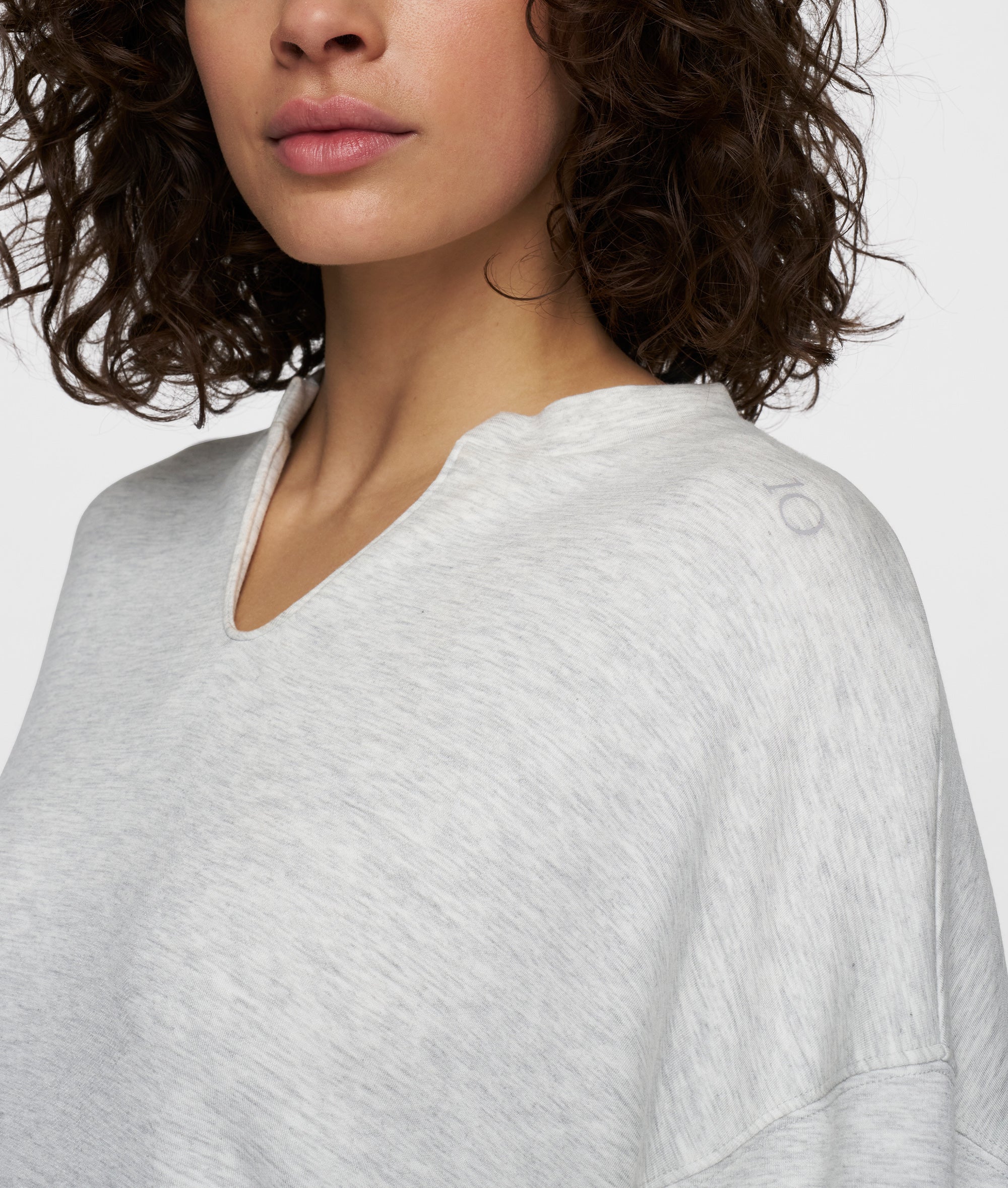 10DAYS_Soft-SCUBA-V-NECK-sweater_4