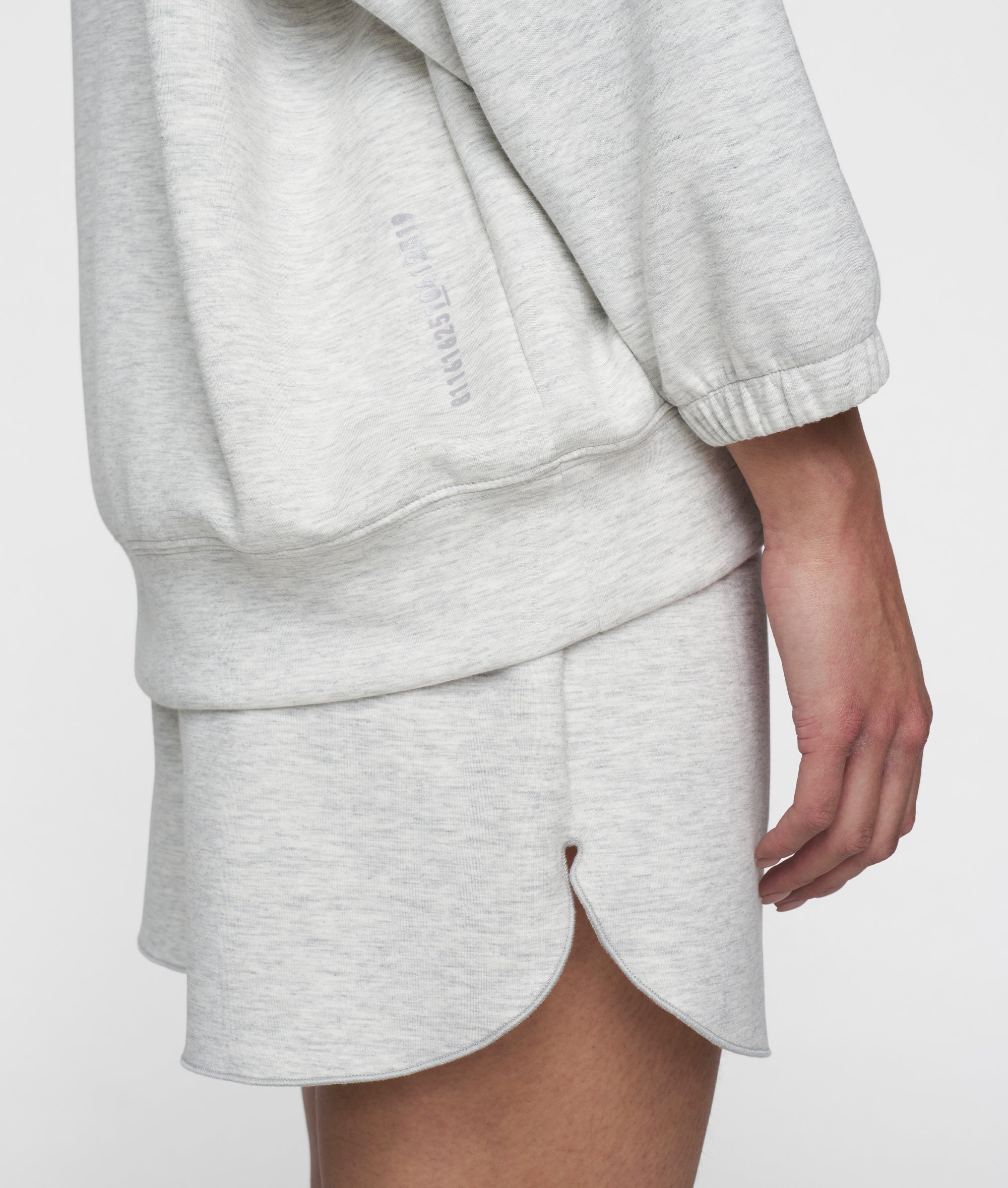 10DAYS_Soft-SCUBA-V-NECK-sweater_5