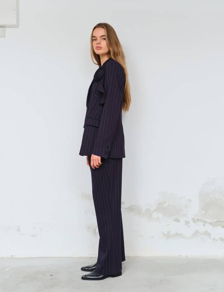 DesignersRemix_Zoe-Rose-Blazer-Navy-White-Pinstripes_2