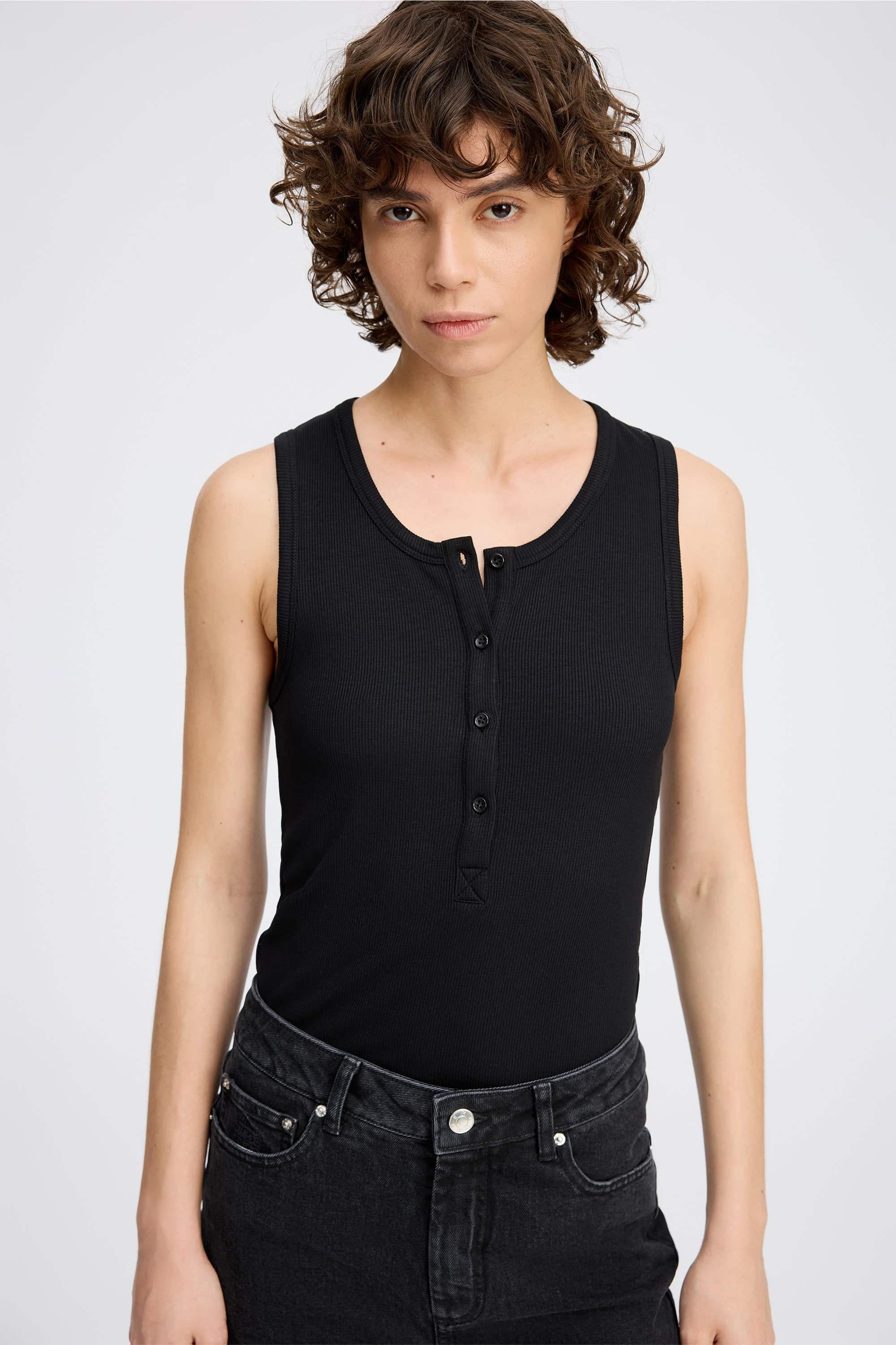 MUNTHE_BOMA-Black_1