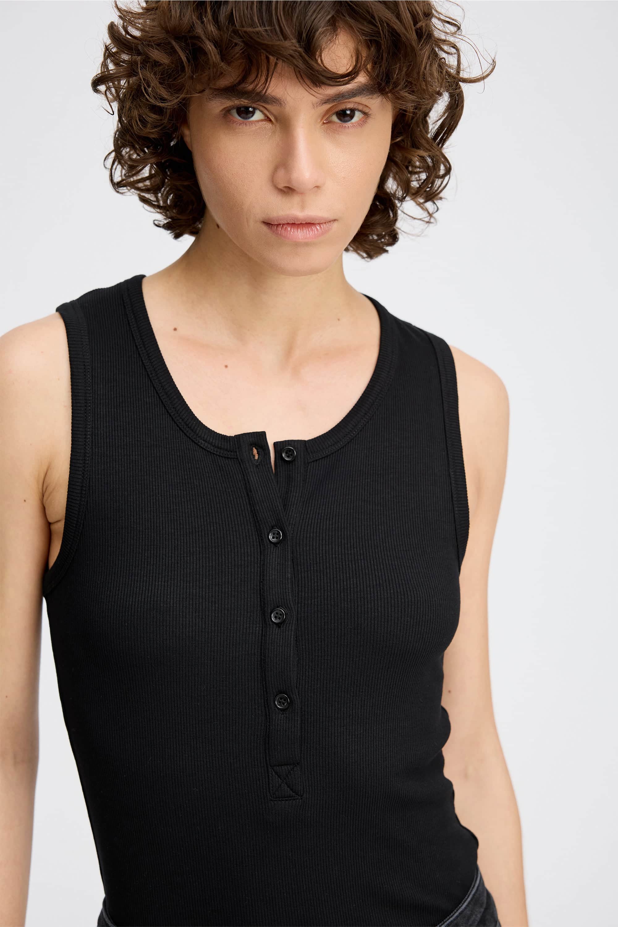 MUNTHE_BOMA-Black_3