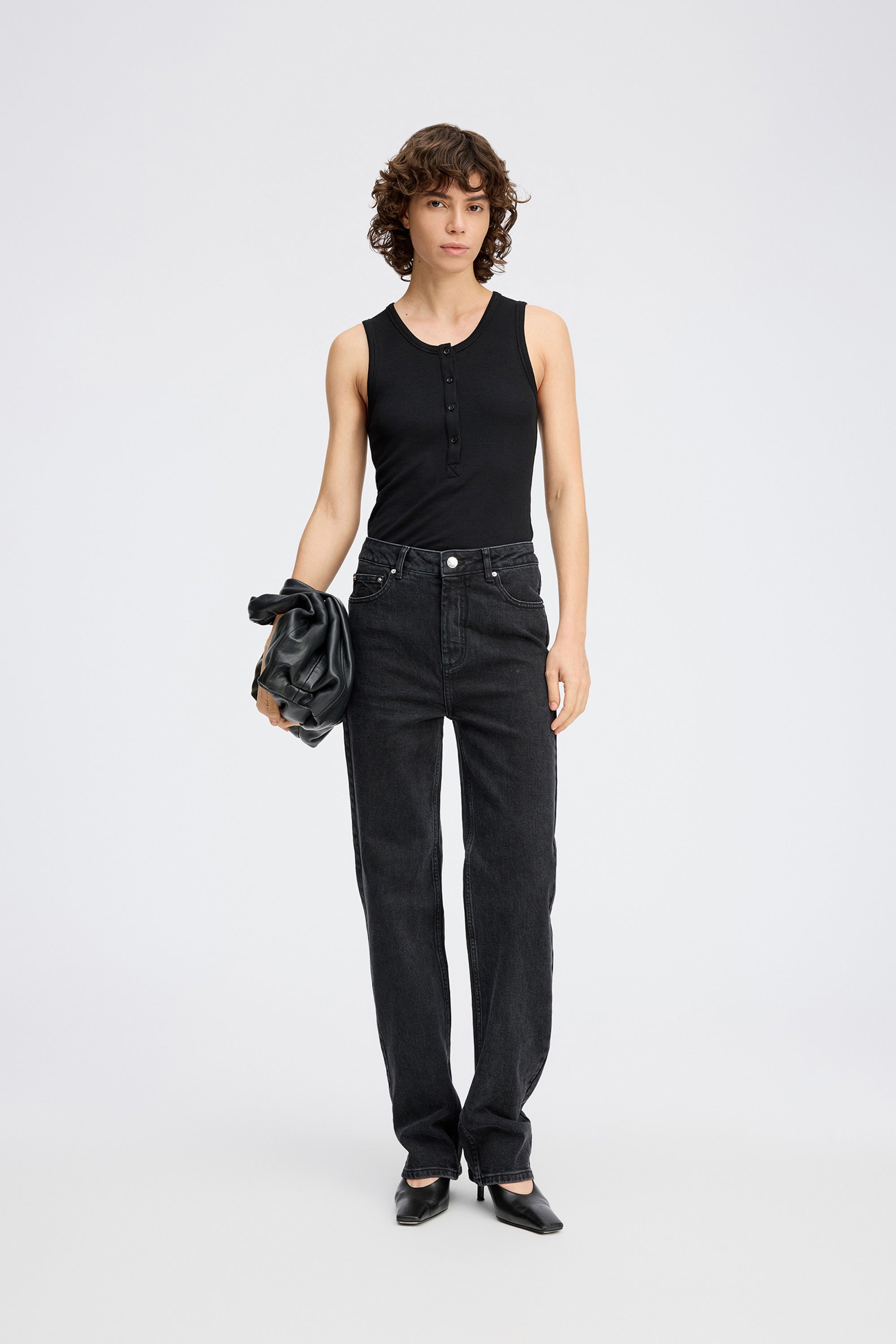 MUNTHE_BOMA-Black_4