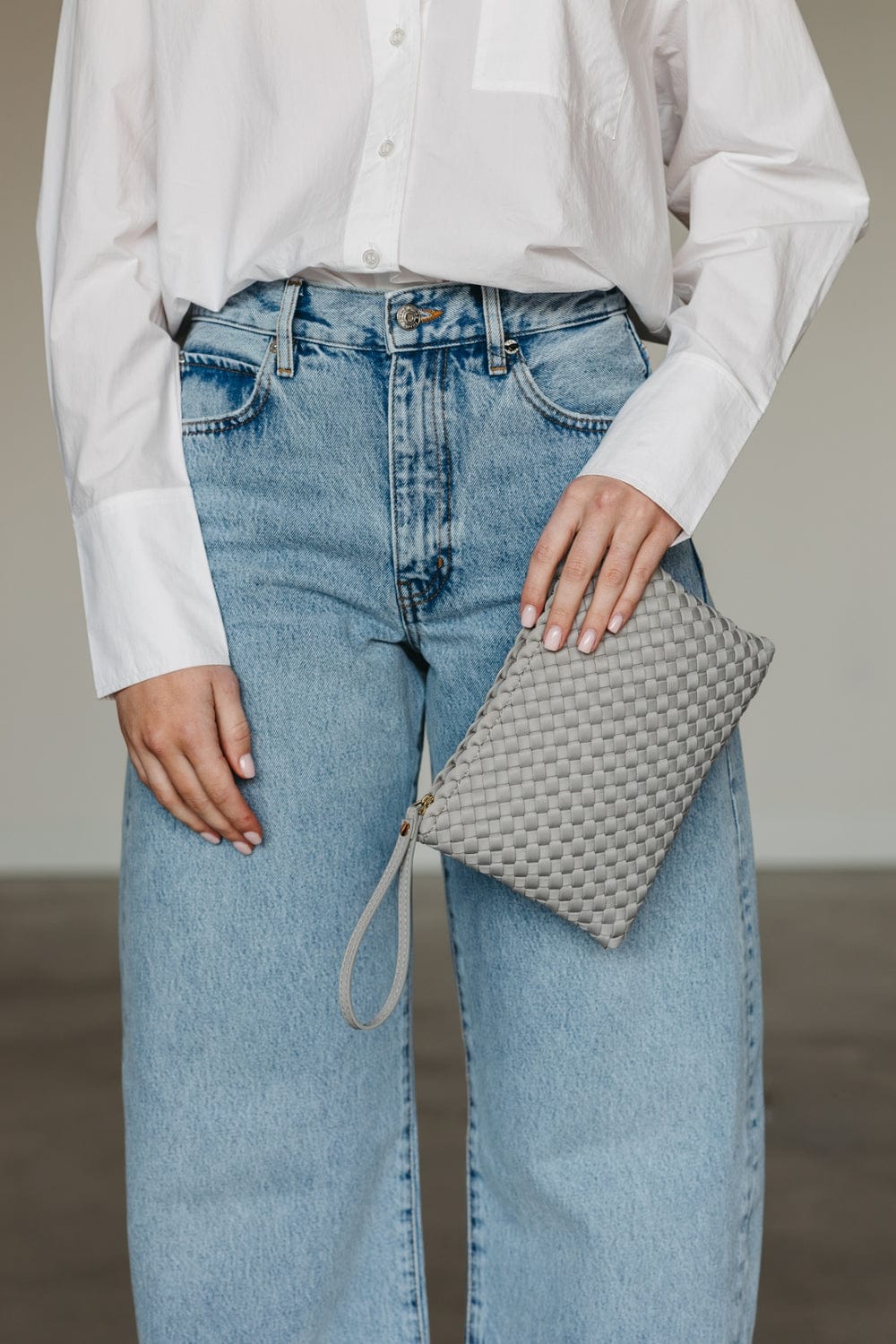 SILVER-SEASHELL_CLUTCH_1 MARREA CLUTCH SILVER SEASHELL