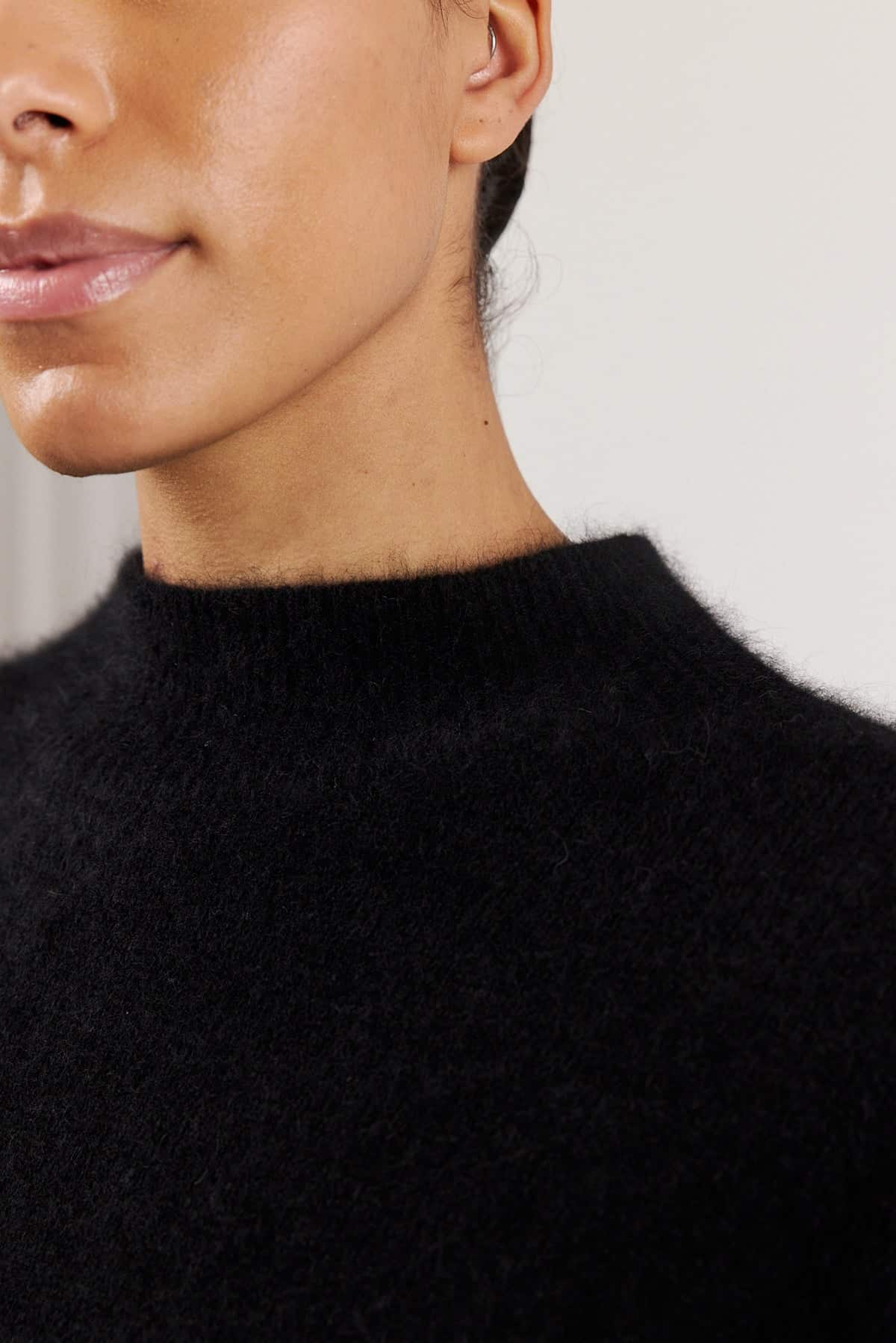 SixAmes_Doanne-Sweater_BLACK_2