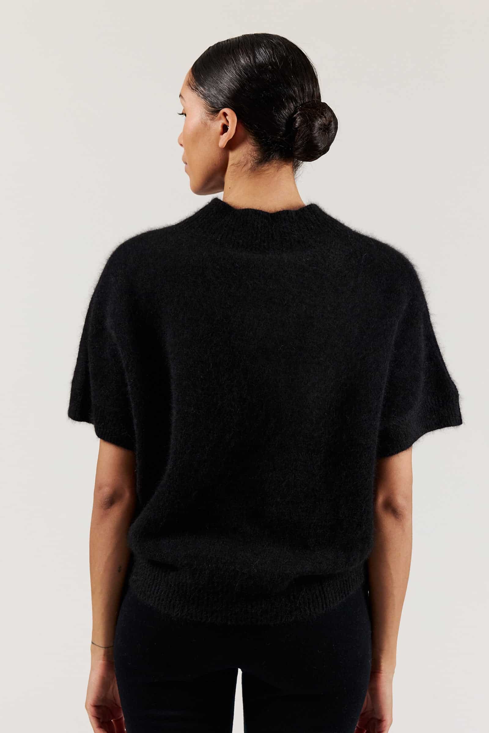 SixAmes_Doanne-Sweater_BLACK_3