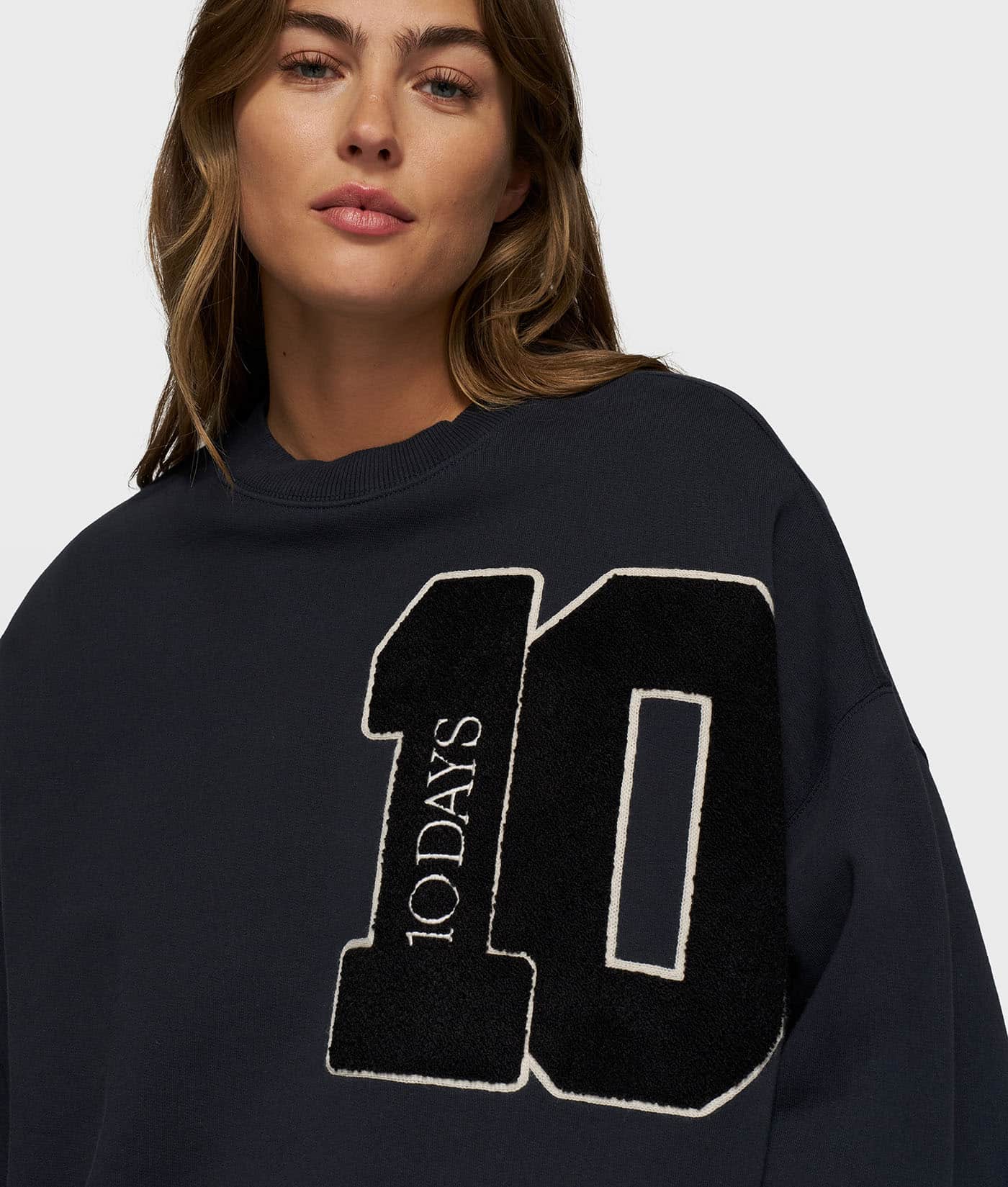 10DAYS_Baseball-sweater_10_3